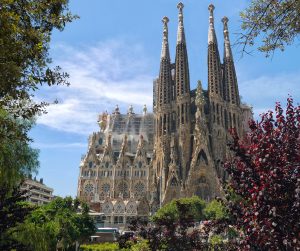 sagrada-familia-552084-300x251.jpg
