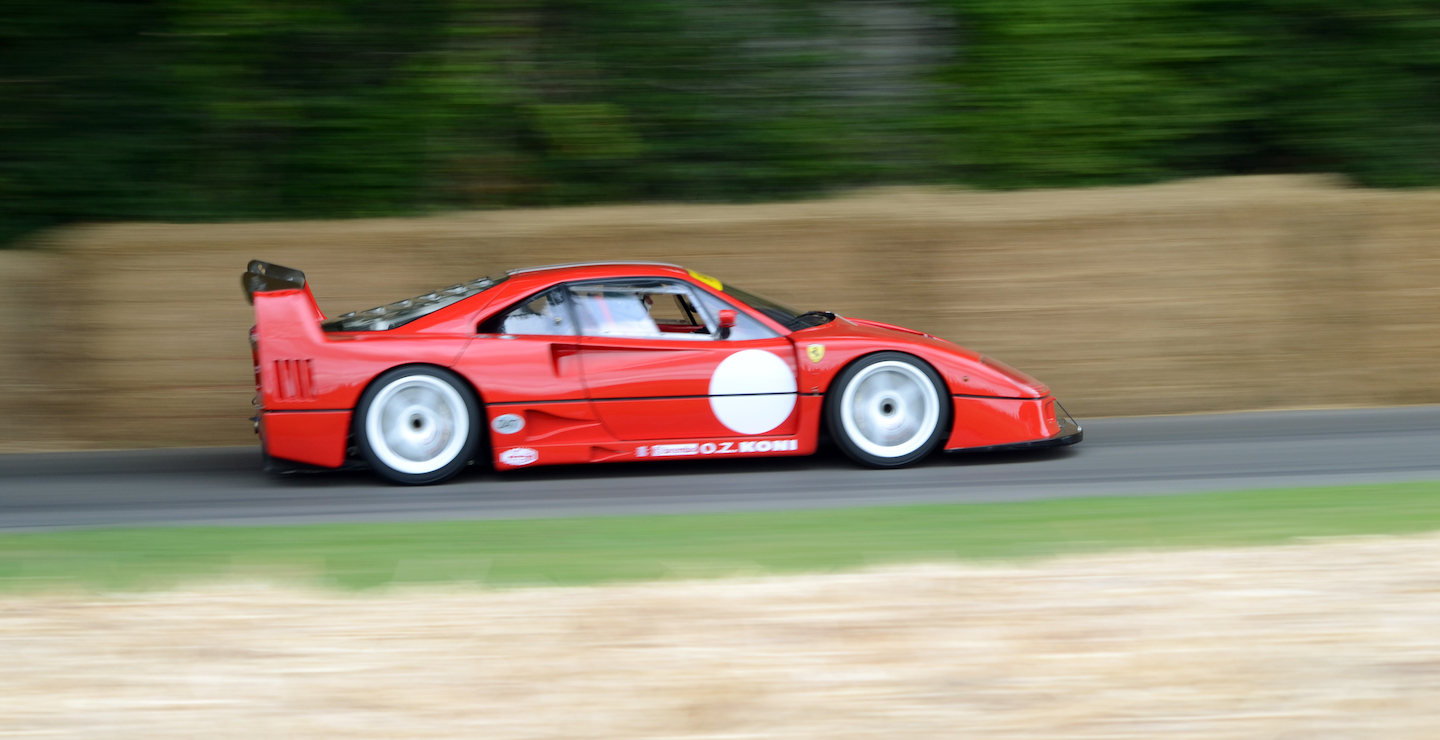 Ferrari_F40_35721168565.jpg