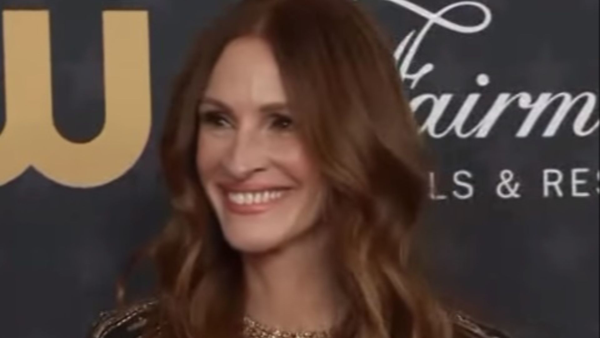 File:Julia Roberts at 28th Critics Choice Red Carpet (1'49).jpg