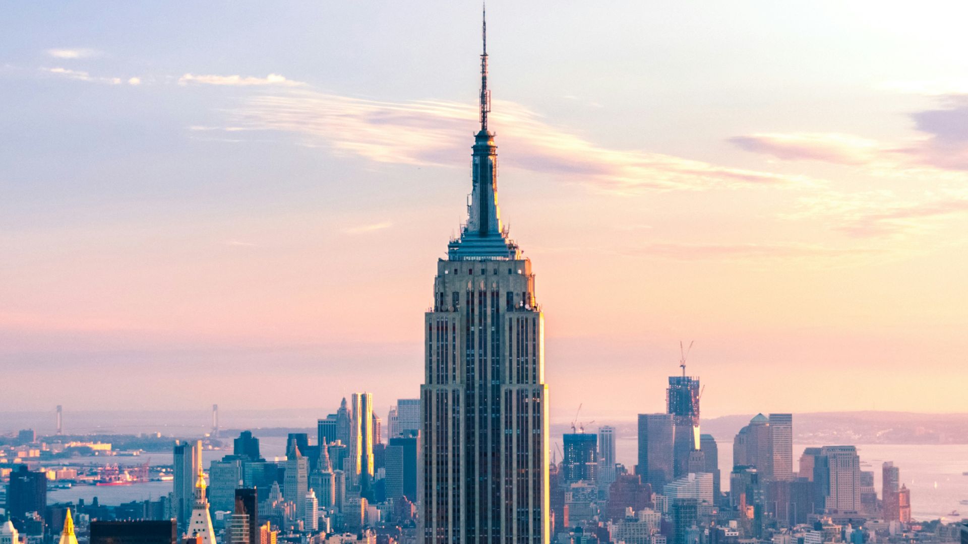 gray high-rise building