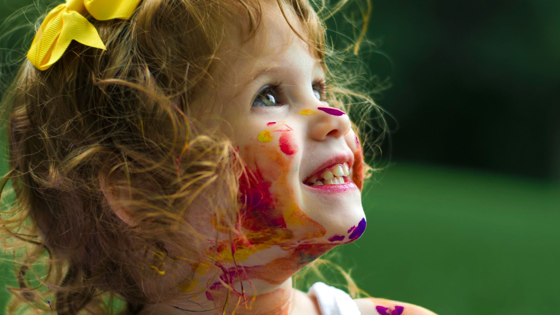 girl with paint of body