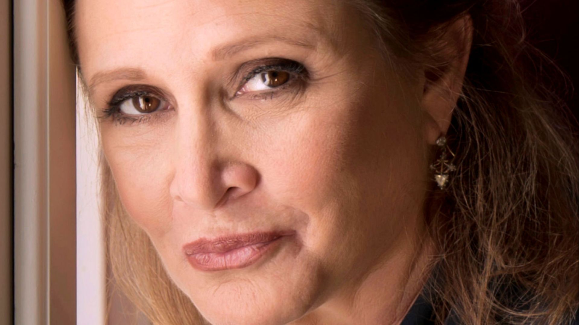 File:Carrie Fisher 2013-a straightened.jpg