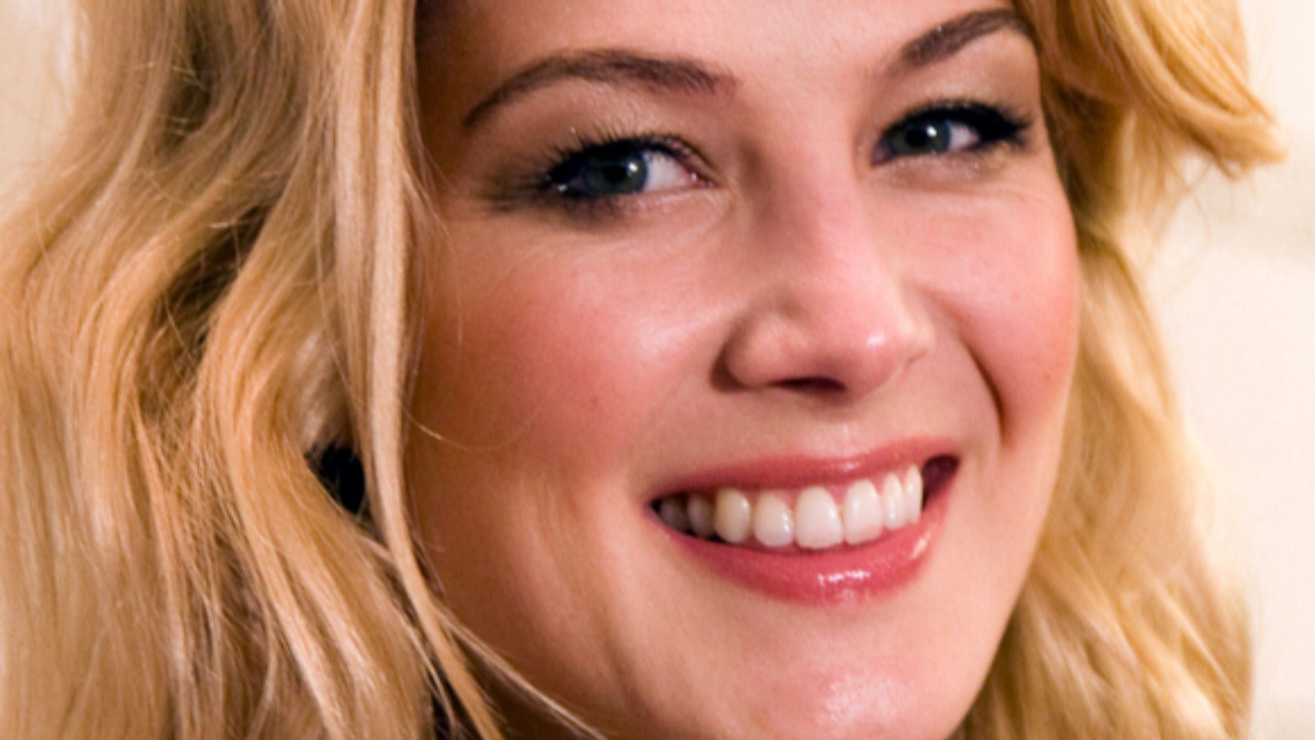 File:Rosamund Pike 2011 (cropped).jpg