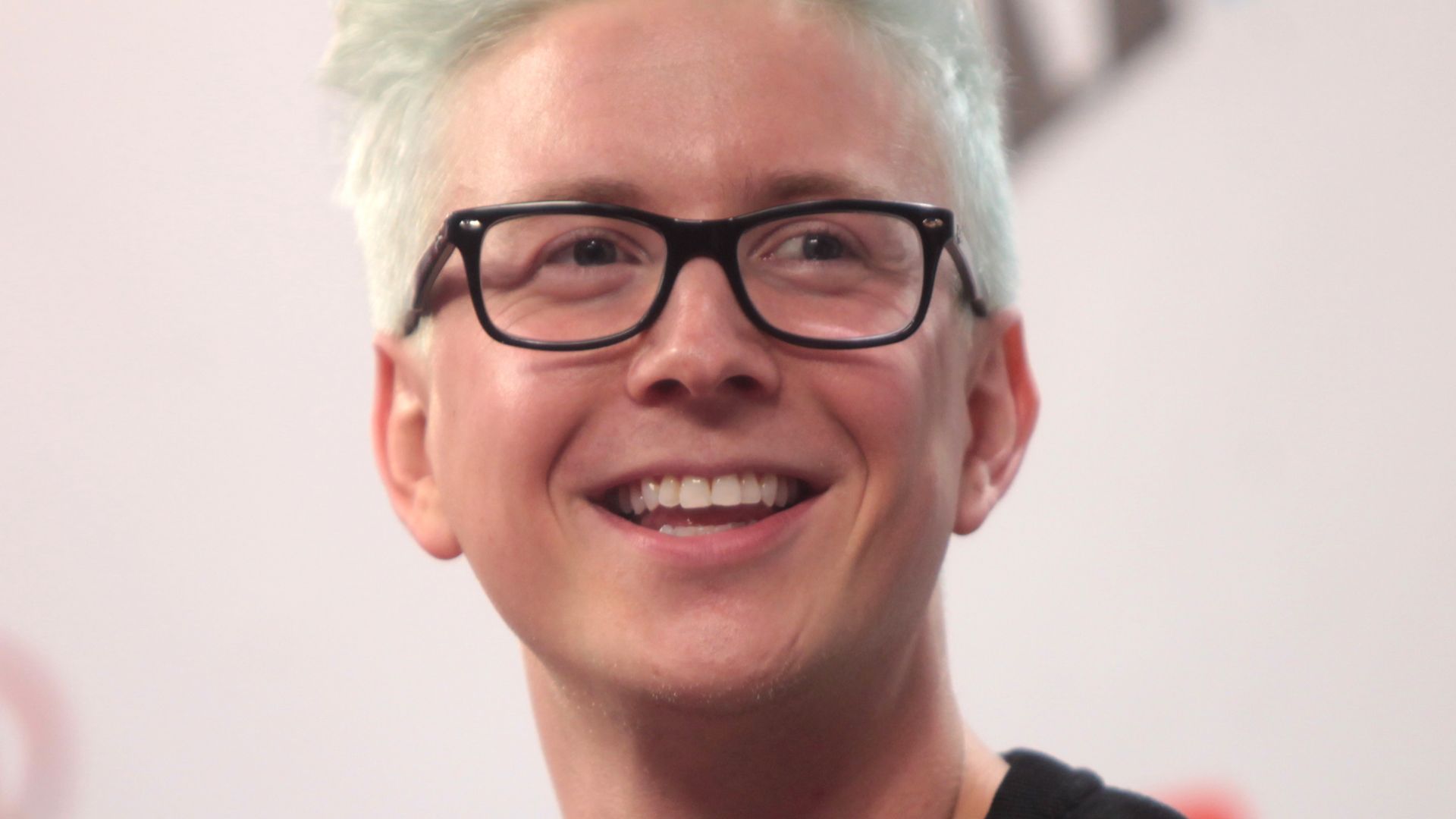 File:Tyler Oakley by Gage Skidmore.jpg