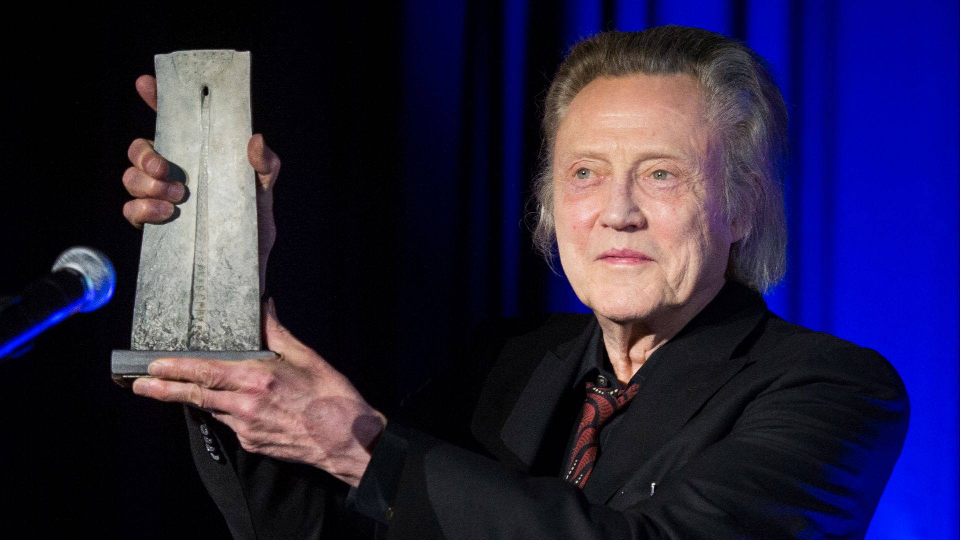 File:Christopher Walken receiving r7al 2018 Honorary Award.jpg
