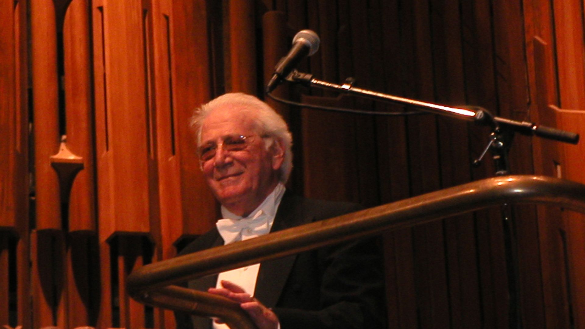 File:Jerry goldsmith conducts.jpg