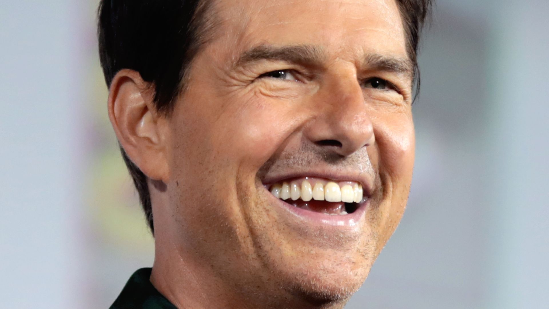 File:Tom Cruise by Gage Skidmore 2.jpg
