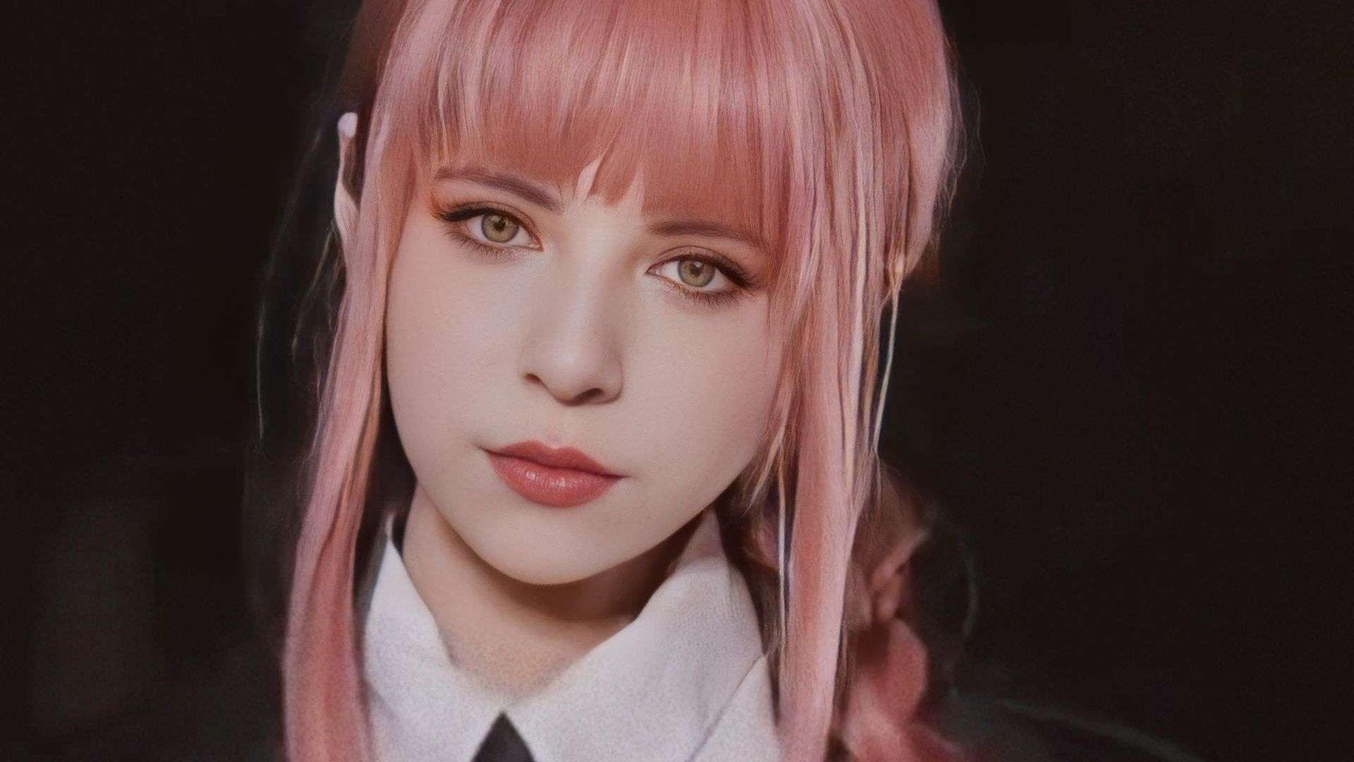 File:Jasmine Marely (marelywaffle) cosplaying as Makima from Chainsaw Man (52618867029).jpg