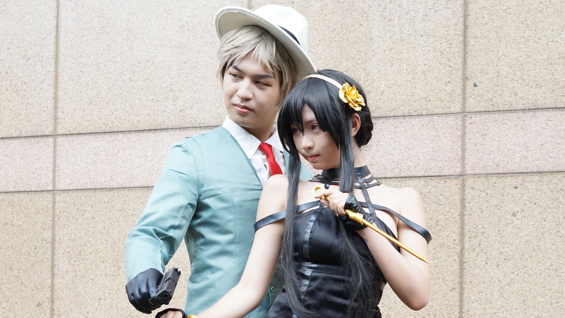 File:Liu Yuan and her friend as Yor Forger and Loid Forger standing 20220813b.jpg