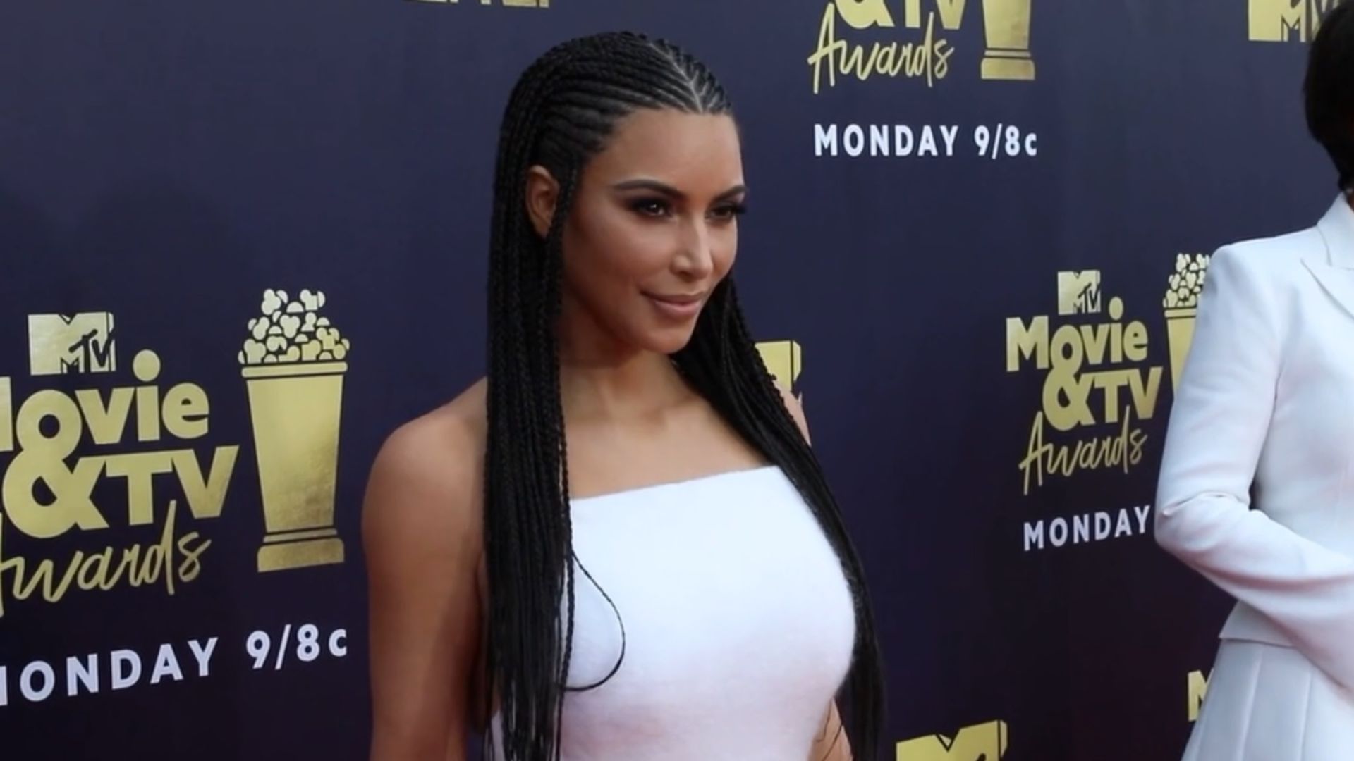 File:Kim Kardashian & Kris Jenner MTV Awards.jpg