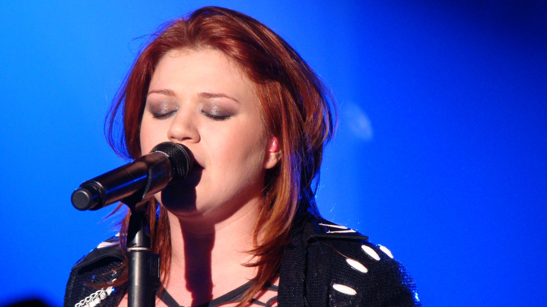 File:Kelly Clarkson 2010-02-13.jpg