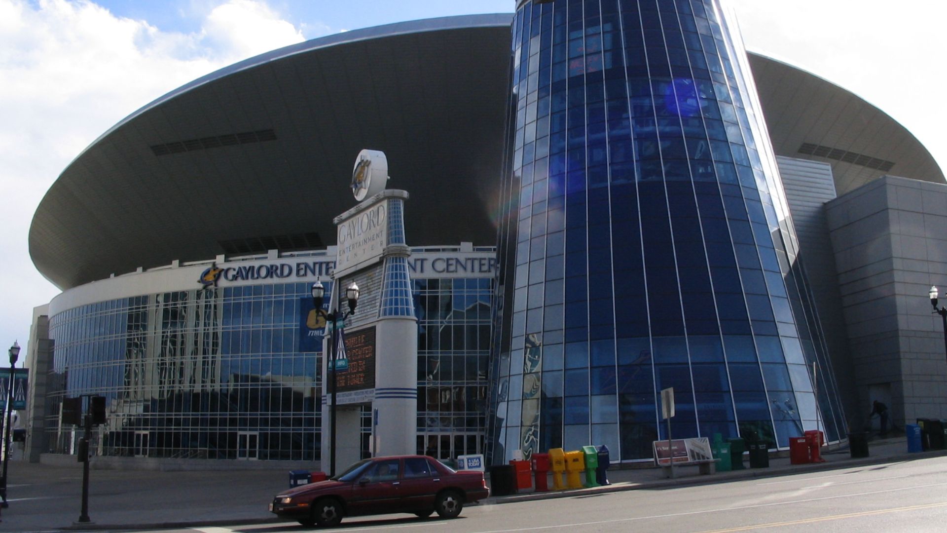 File:Gaylord Entertainment Center, Nashville, Tennessee (97058829).jpg