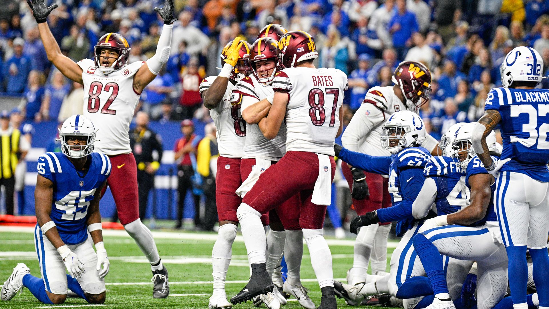 File:Washington Commanders at Indianapolis Colts, 2022.jpg