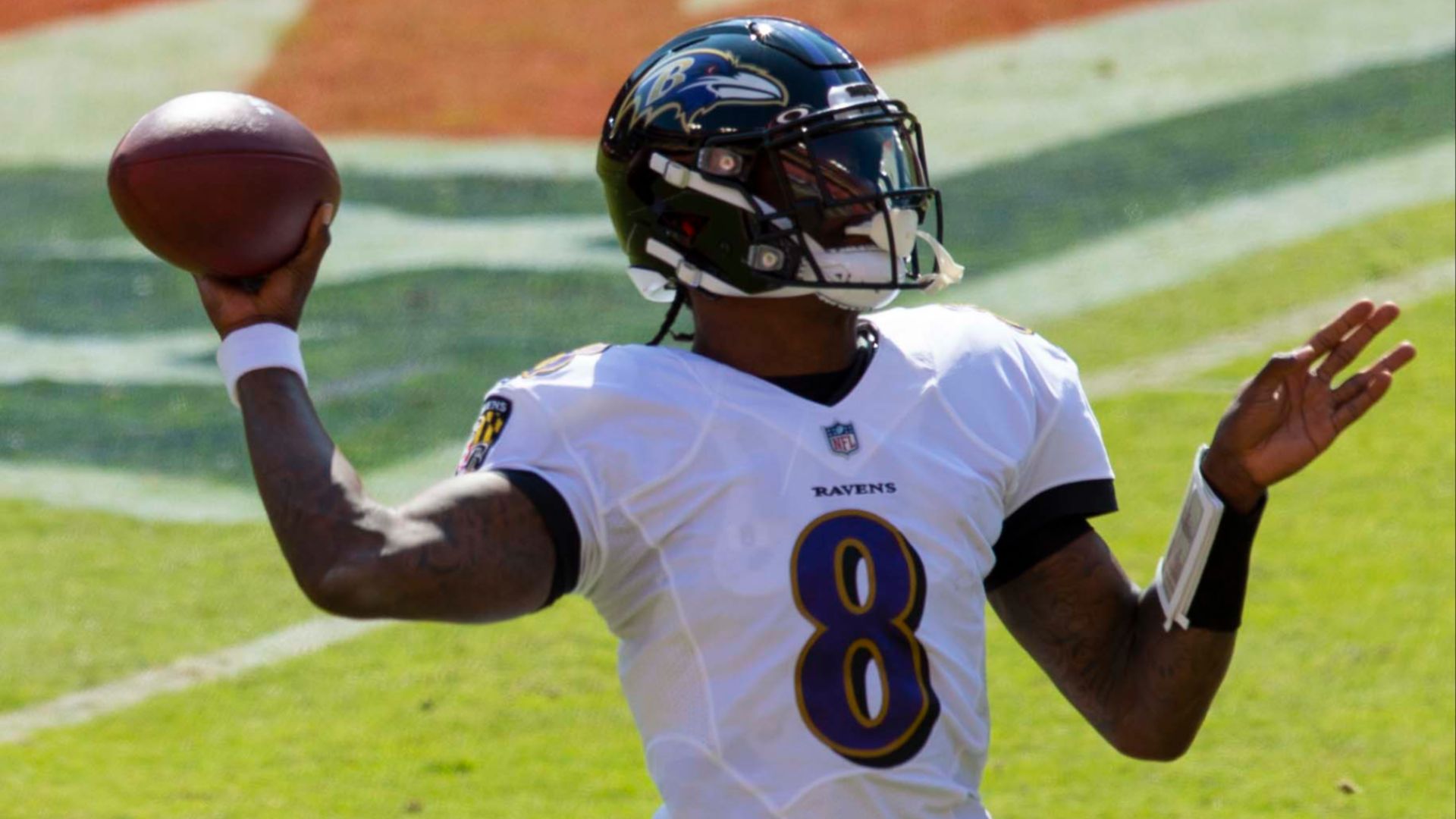 File:Lamar Jackson passing 2020.jpg