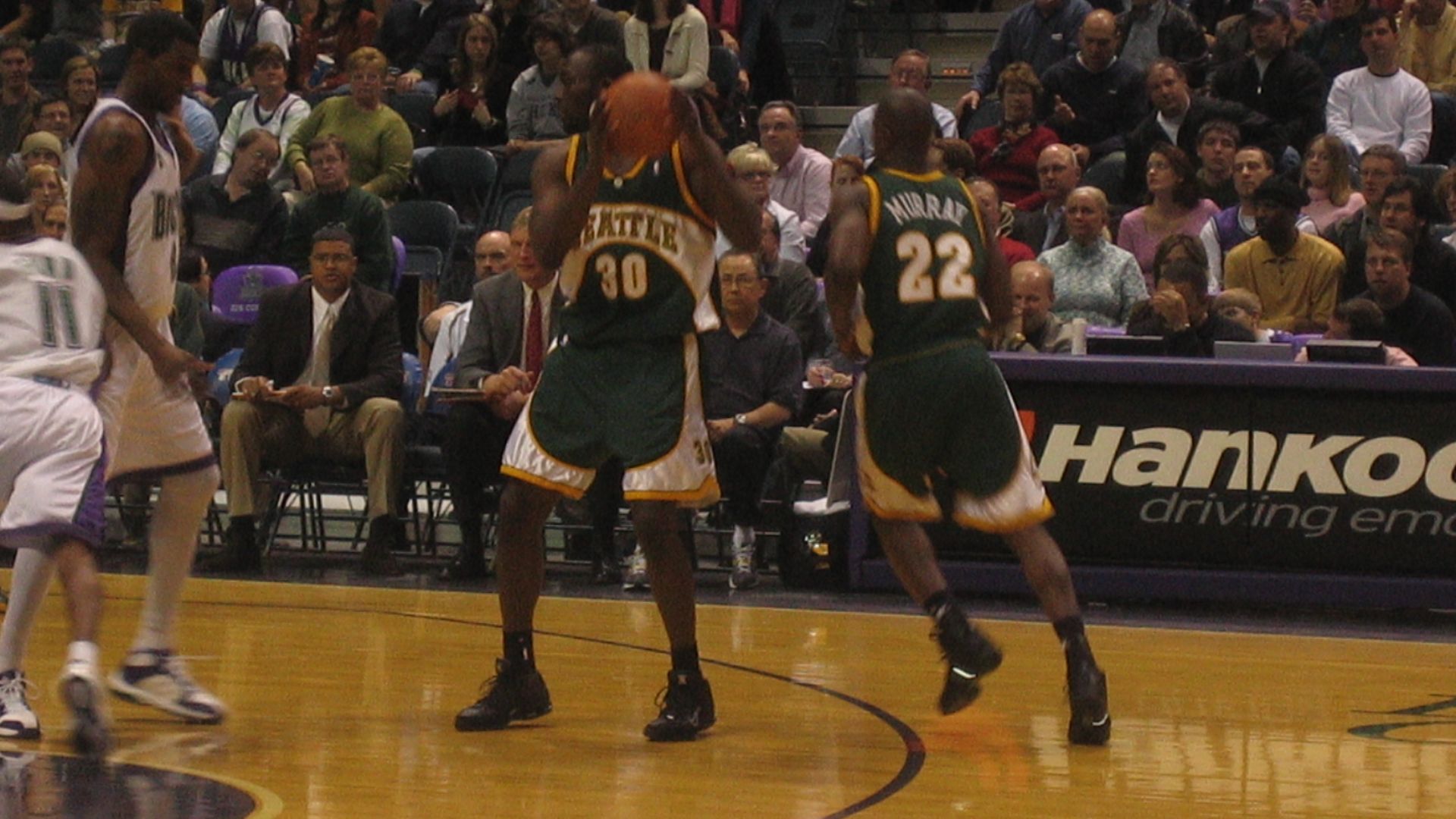 File:Milwaukee Bucks vs Seattle SuperSonics - February 14th, 2006 (100069089).jpg