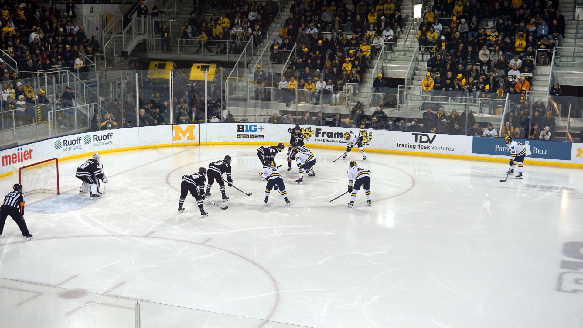 File:Western Michigan vs. Michigan ice hockey 2024 22 (face-off).jpg