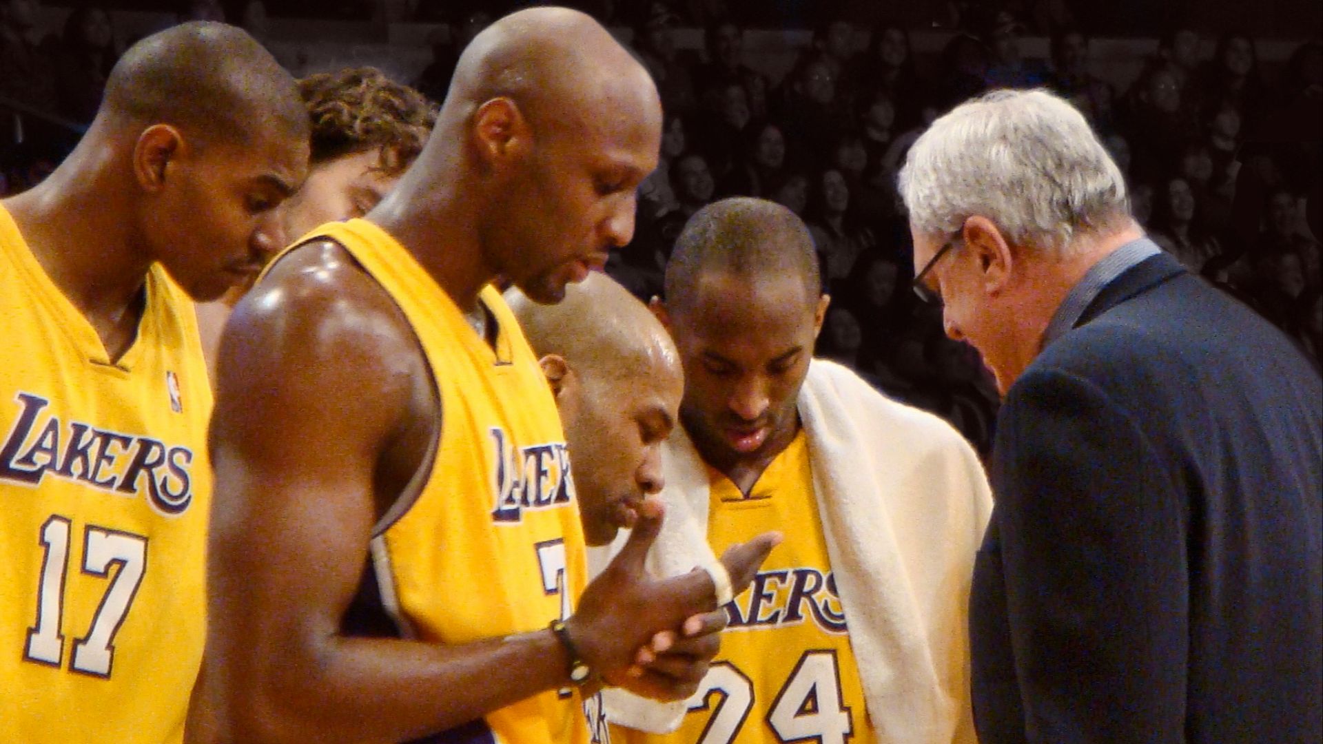 File:Phil Jackson coaching LAL.jpg