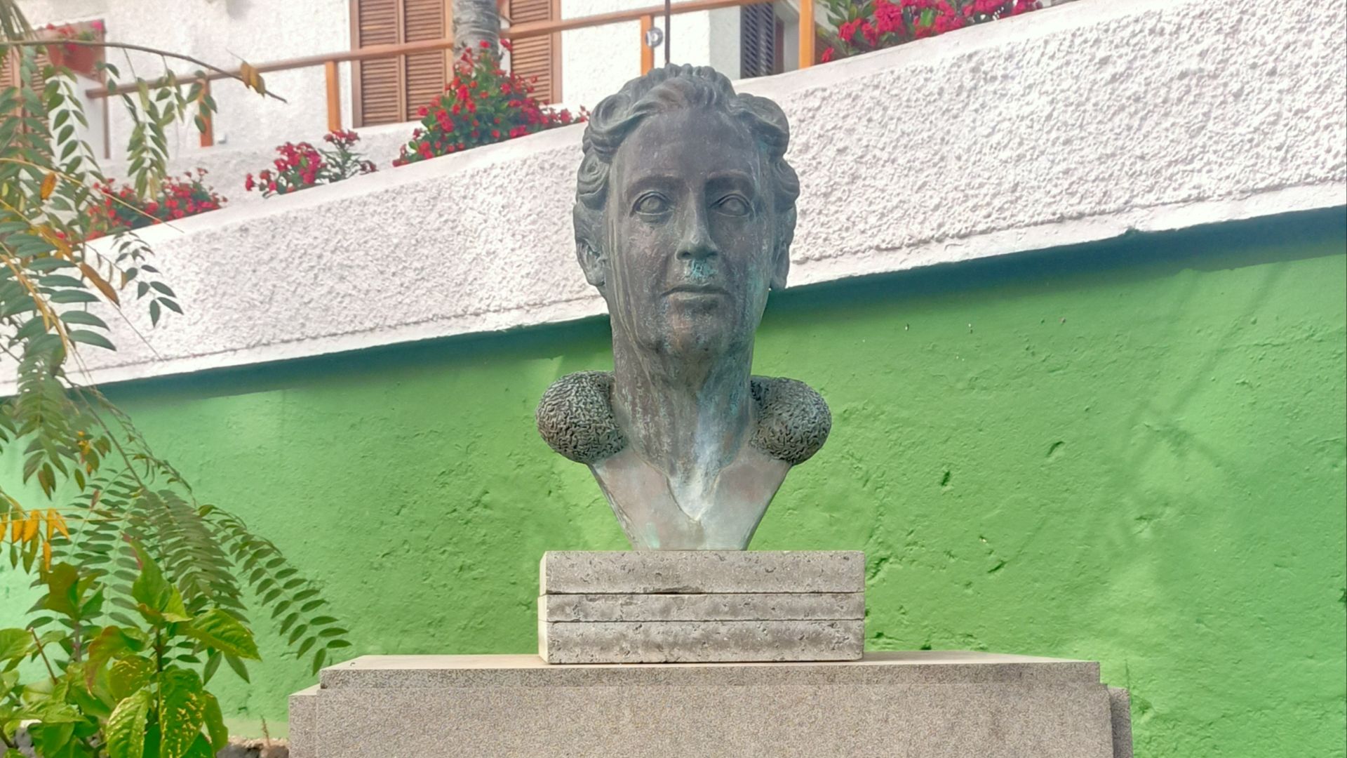 File:Agatha Christie eskultura.jpg
