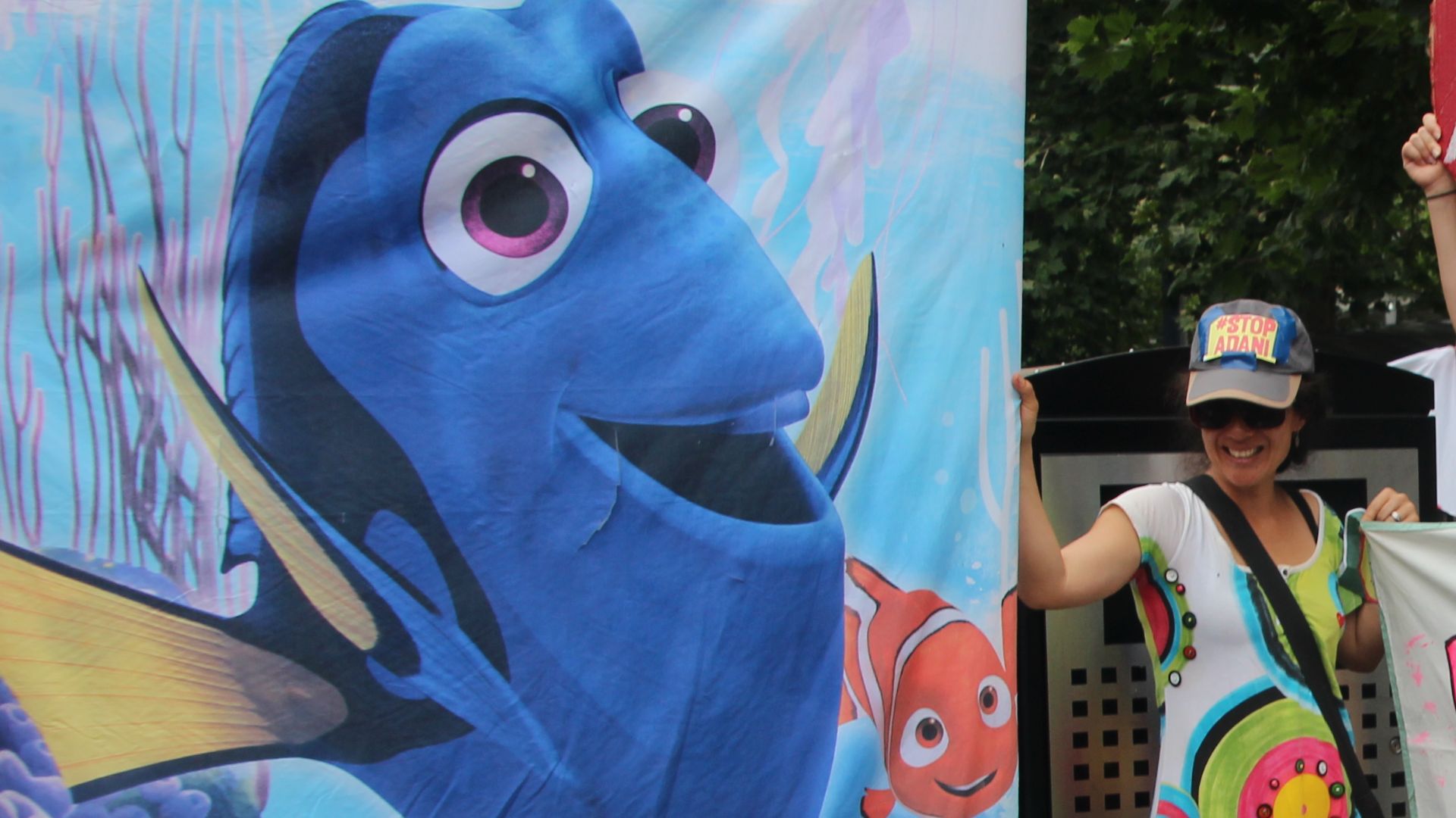 File:Dory and friends Renewables not Fossil Fuels - Melbourne climate march for our future - -stopAdani - IMG 3774 (45315706975).jpg