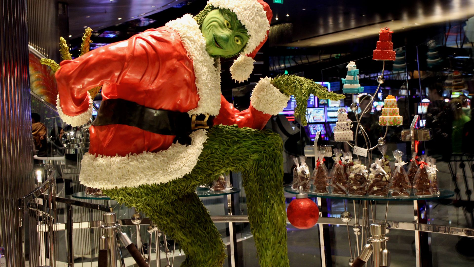 File:Mister Grinch - ARIA Patisserie.jpg