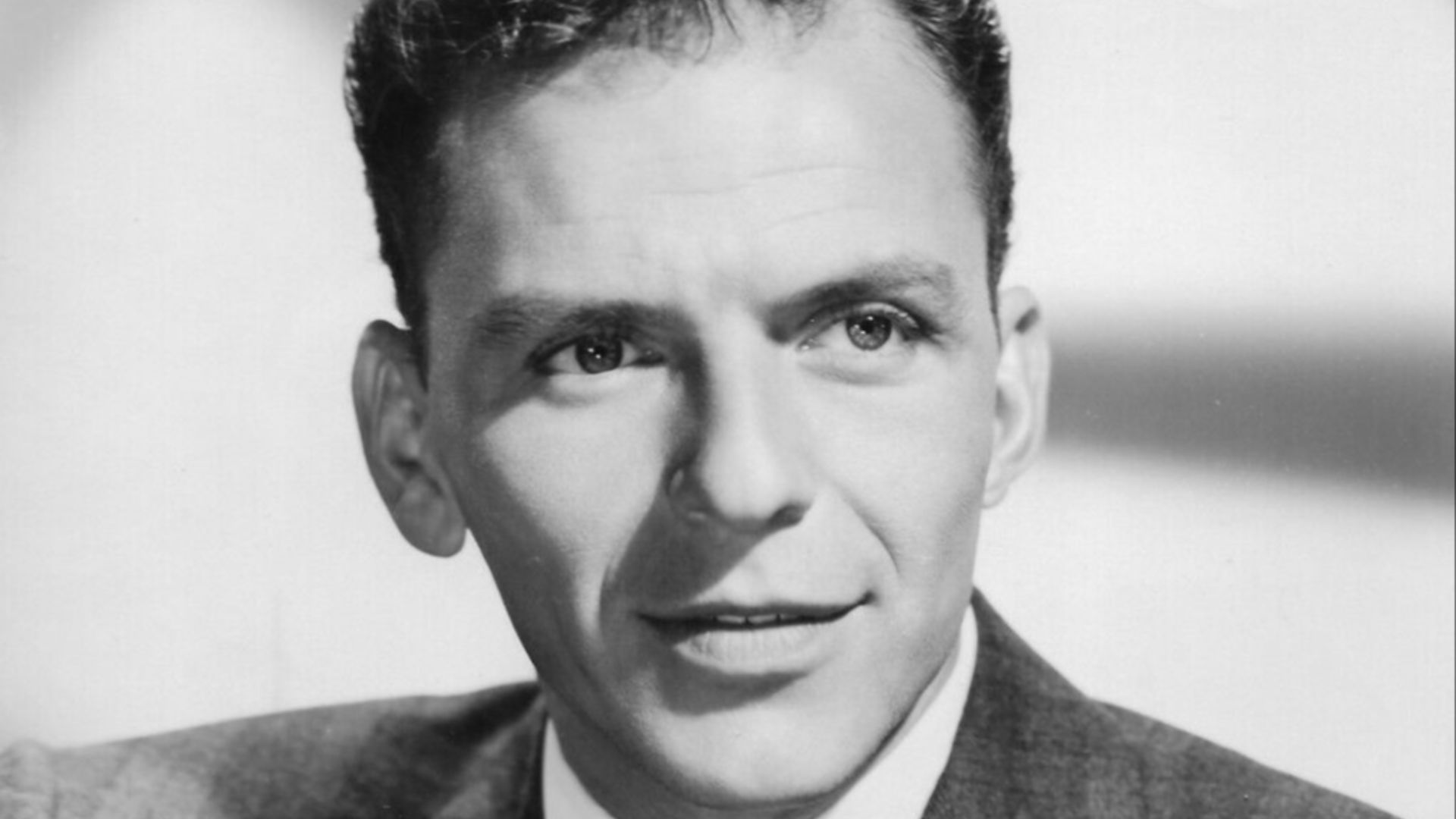File:Frank Sinatra (1942 photo portrait).jpg