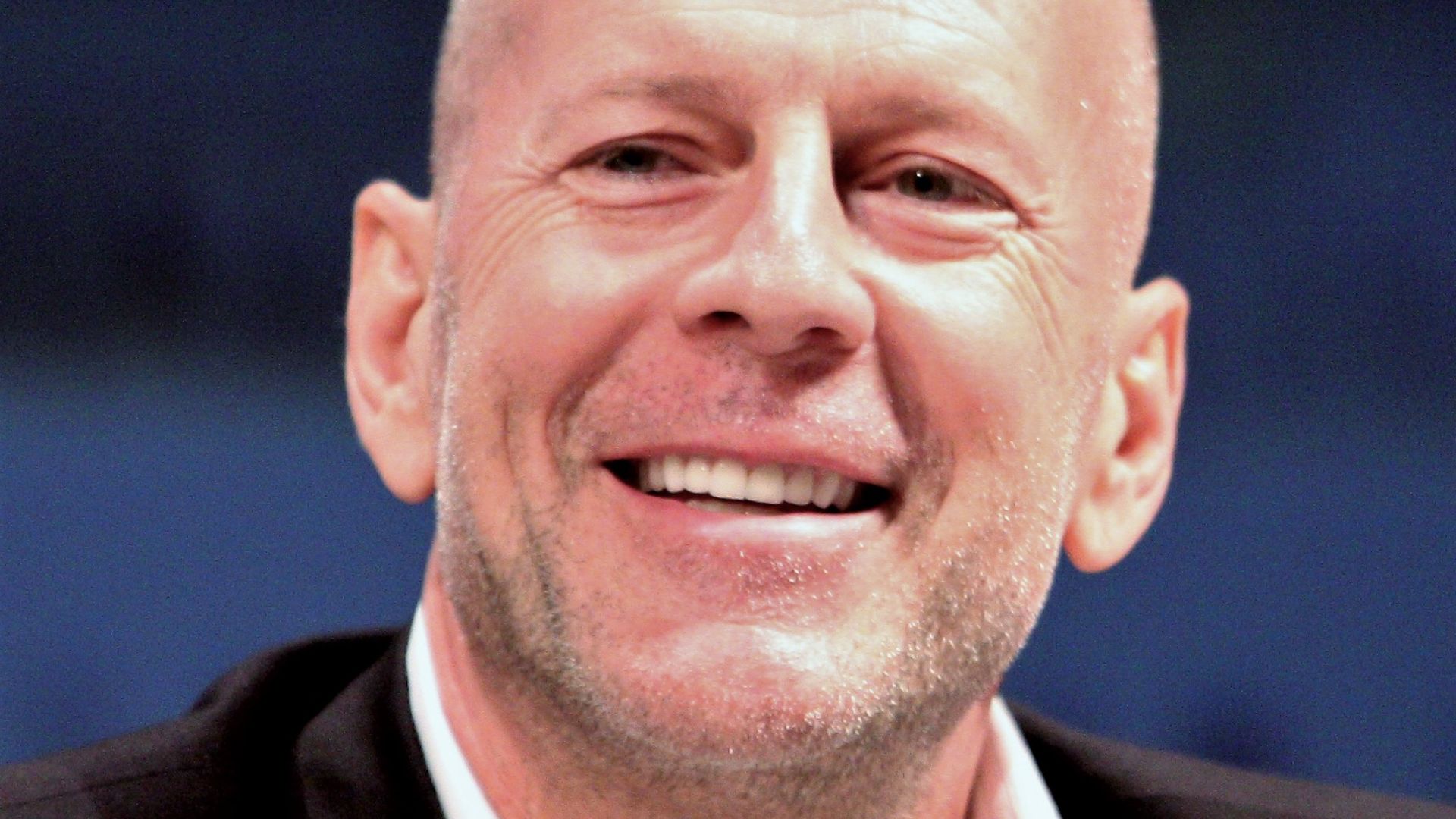 File:Bruce Willis by Gage Skidmore.jpg