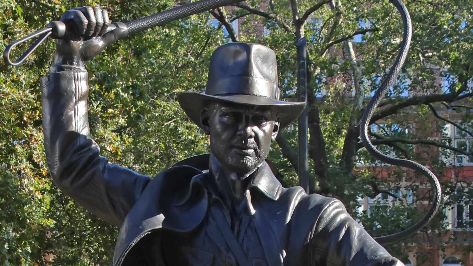 File:Indiana Jones Statue Leicester Square.jpg
