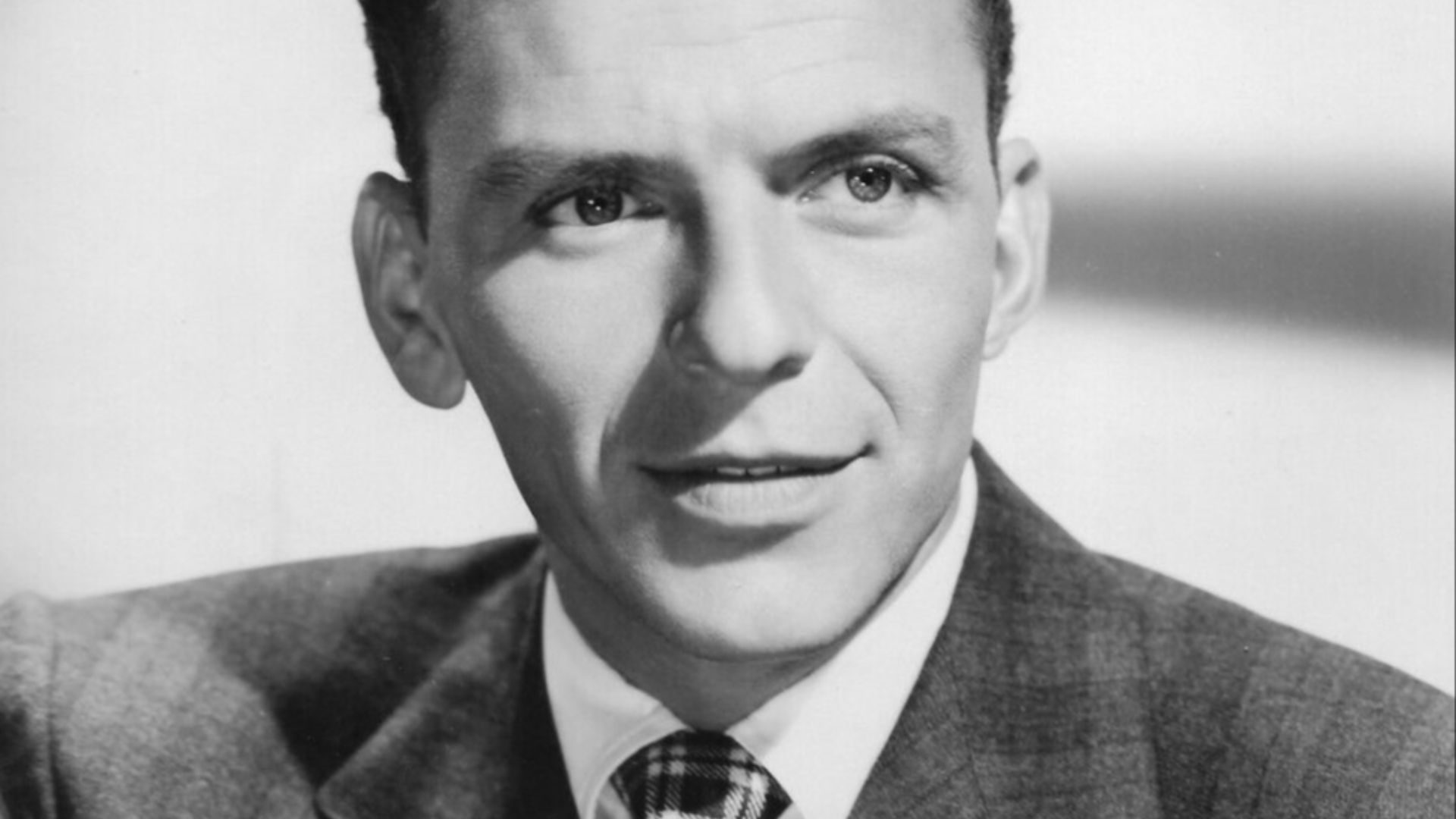 File:Frank Sinatra (1942 photo portrait).jpg