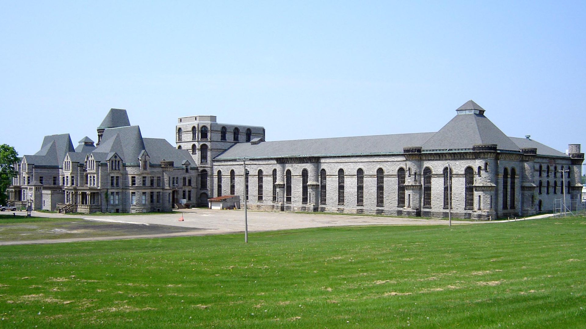 File:Mansfield OH - Reformatory - Closed.jpg