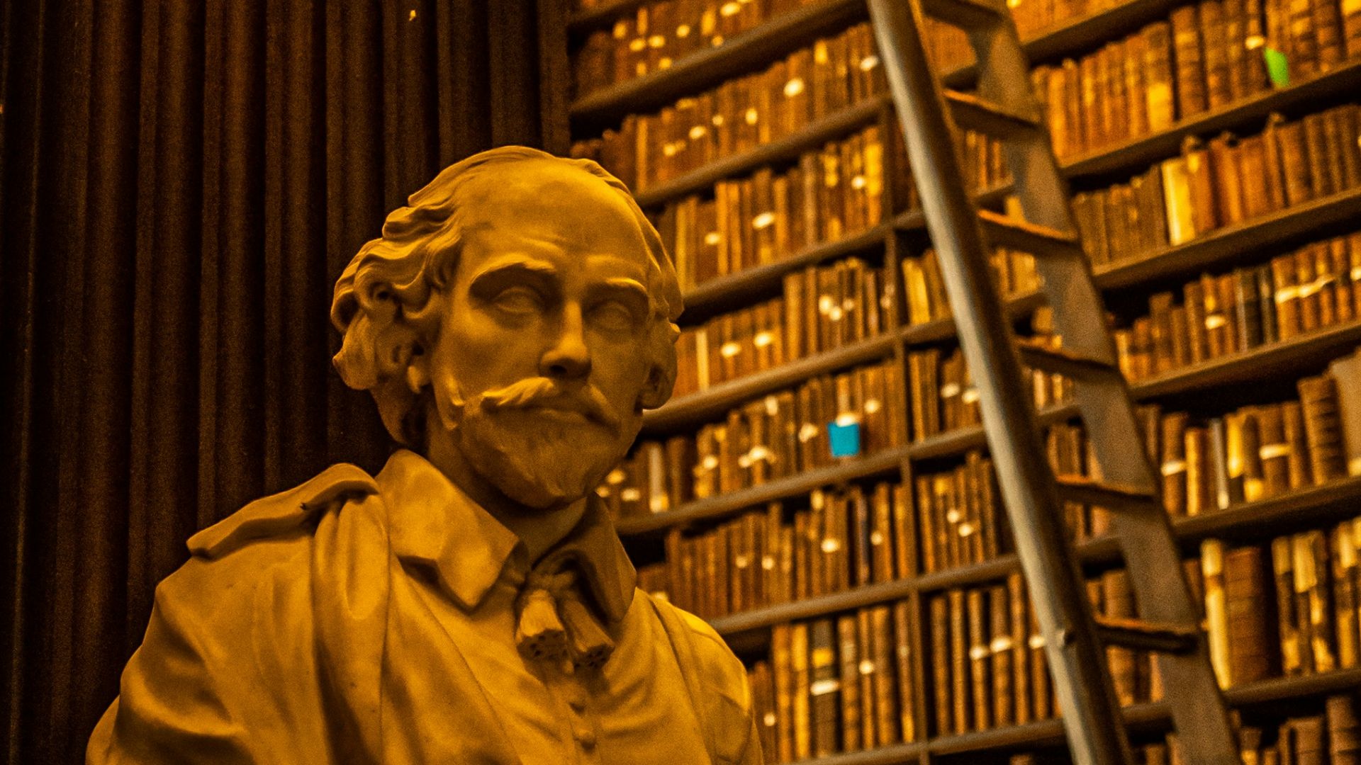 a bust of abraham lincoln in front of a library full of books