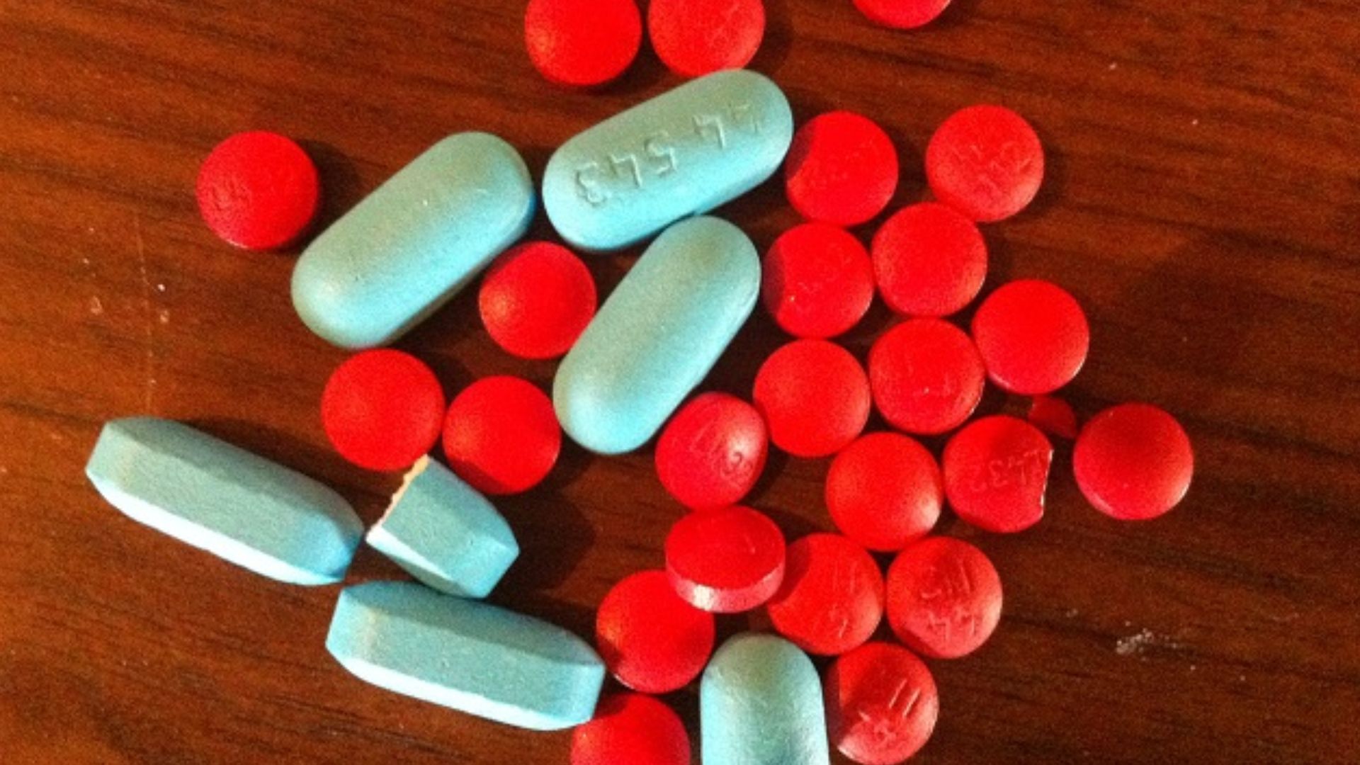 File:Blue and Red Pills (Cold Pills and Decongestants).JPG