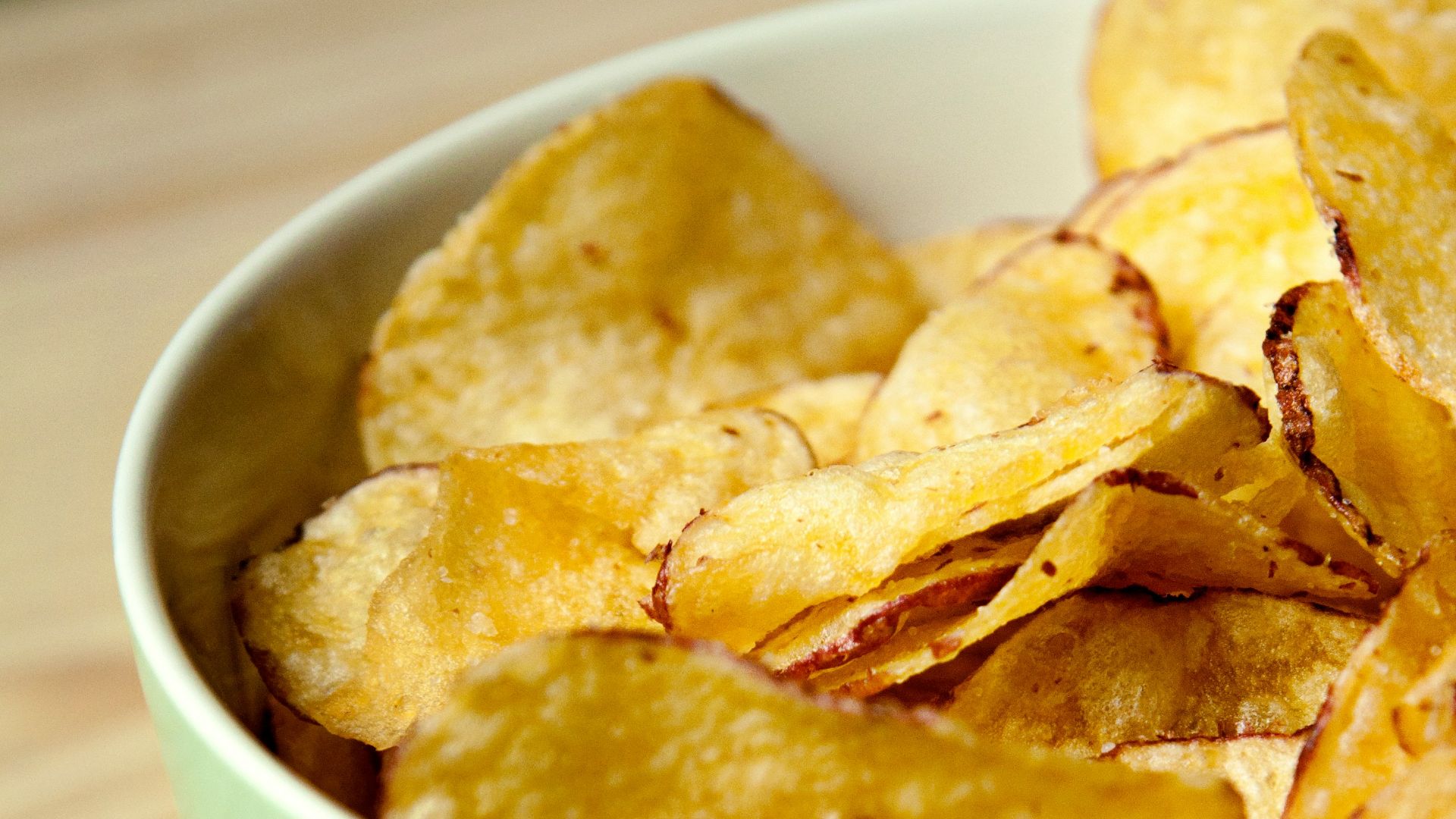 potato chips in bowl
