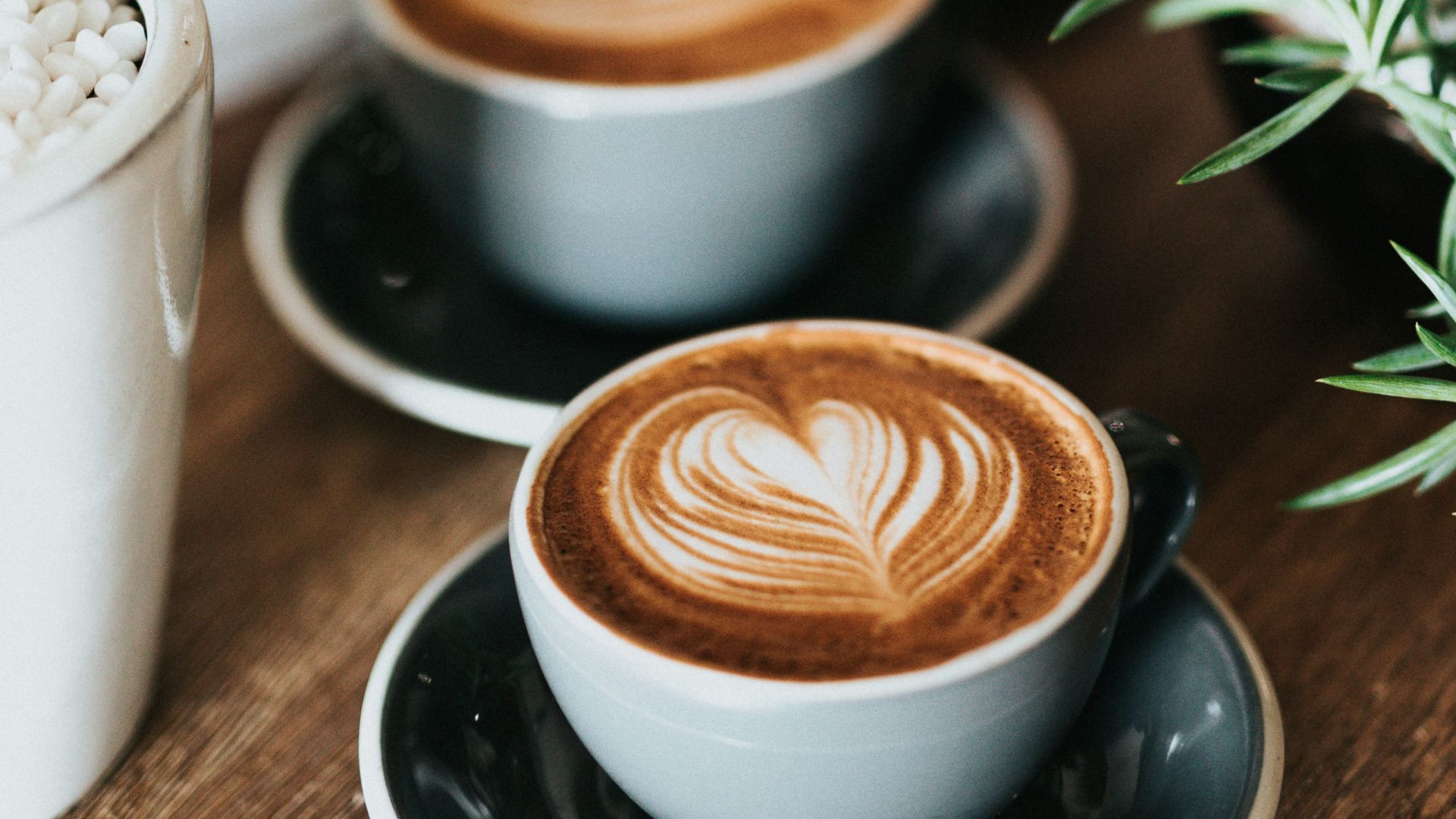 shallow focus photography of coffee late in mug on table