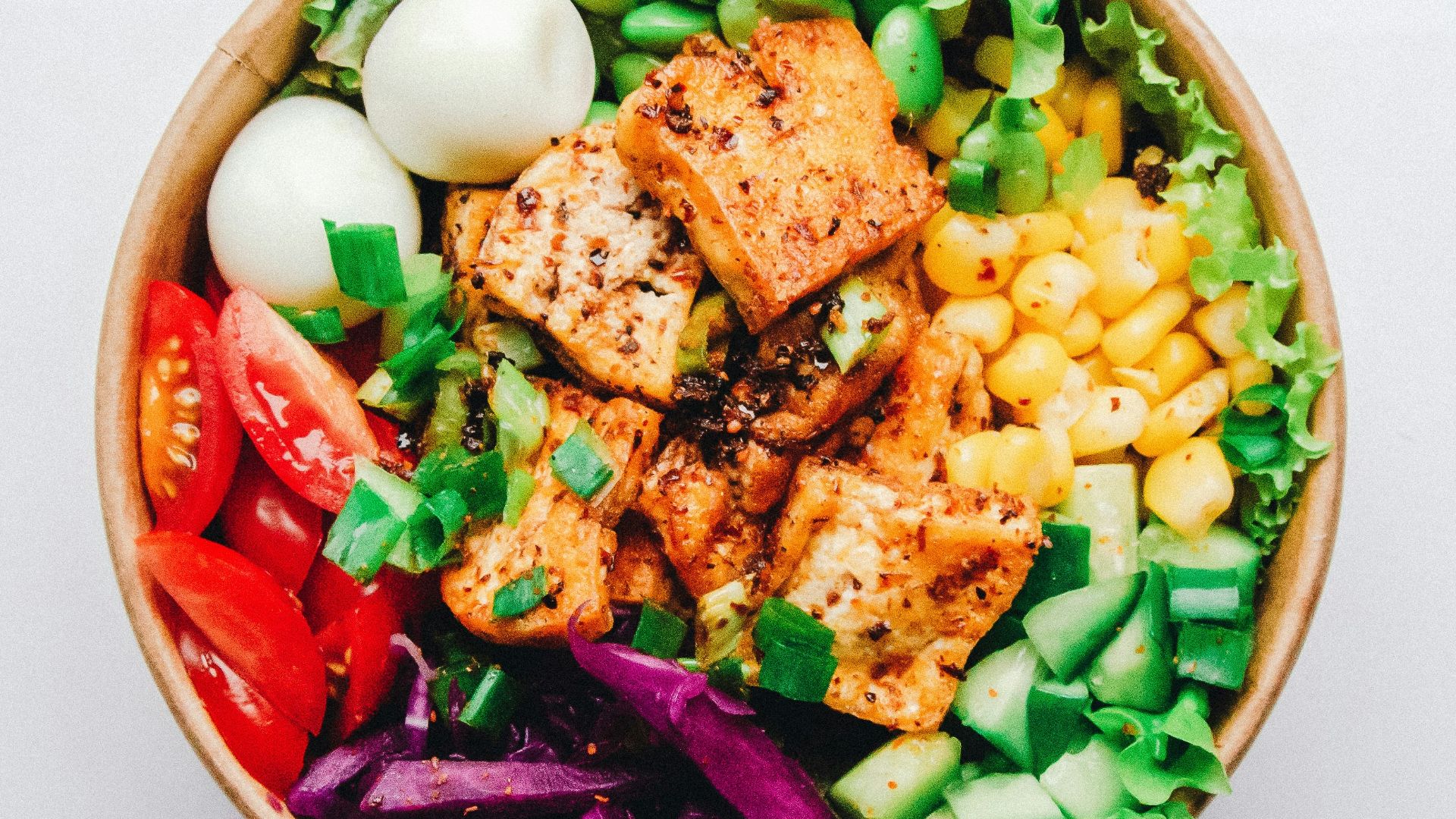 vegetable and meat on bowl