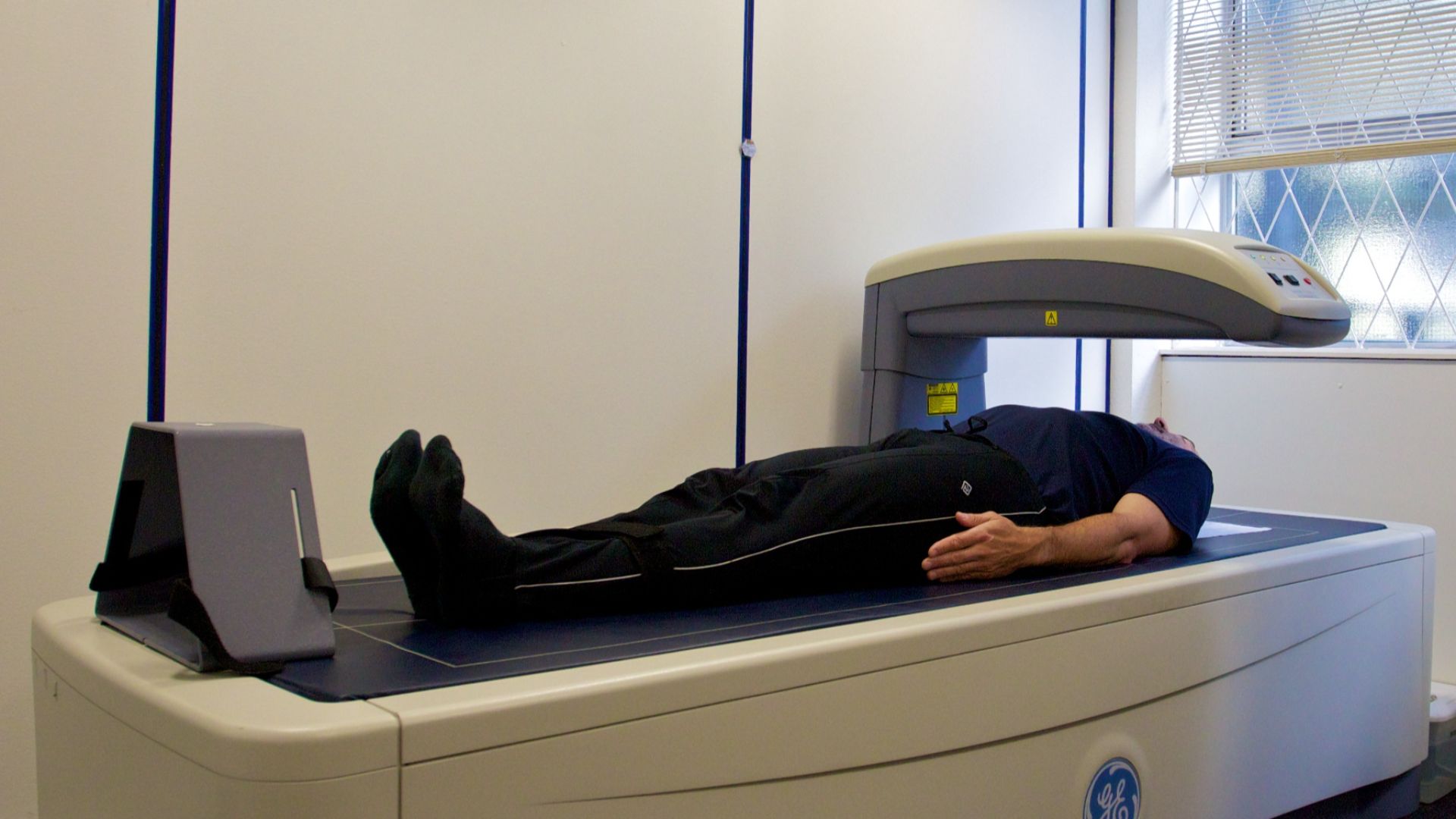 File:DEXA scanner in use ALSPAC.jpg
