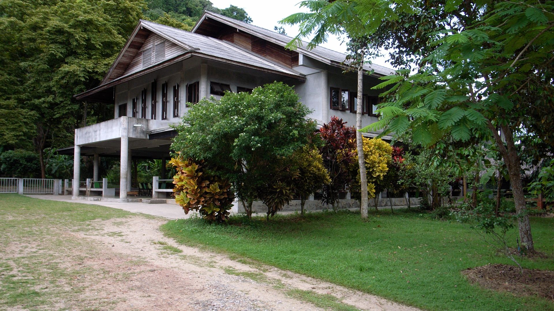 File:Suan Mokkh.jpg