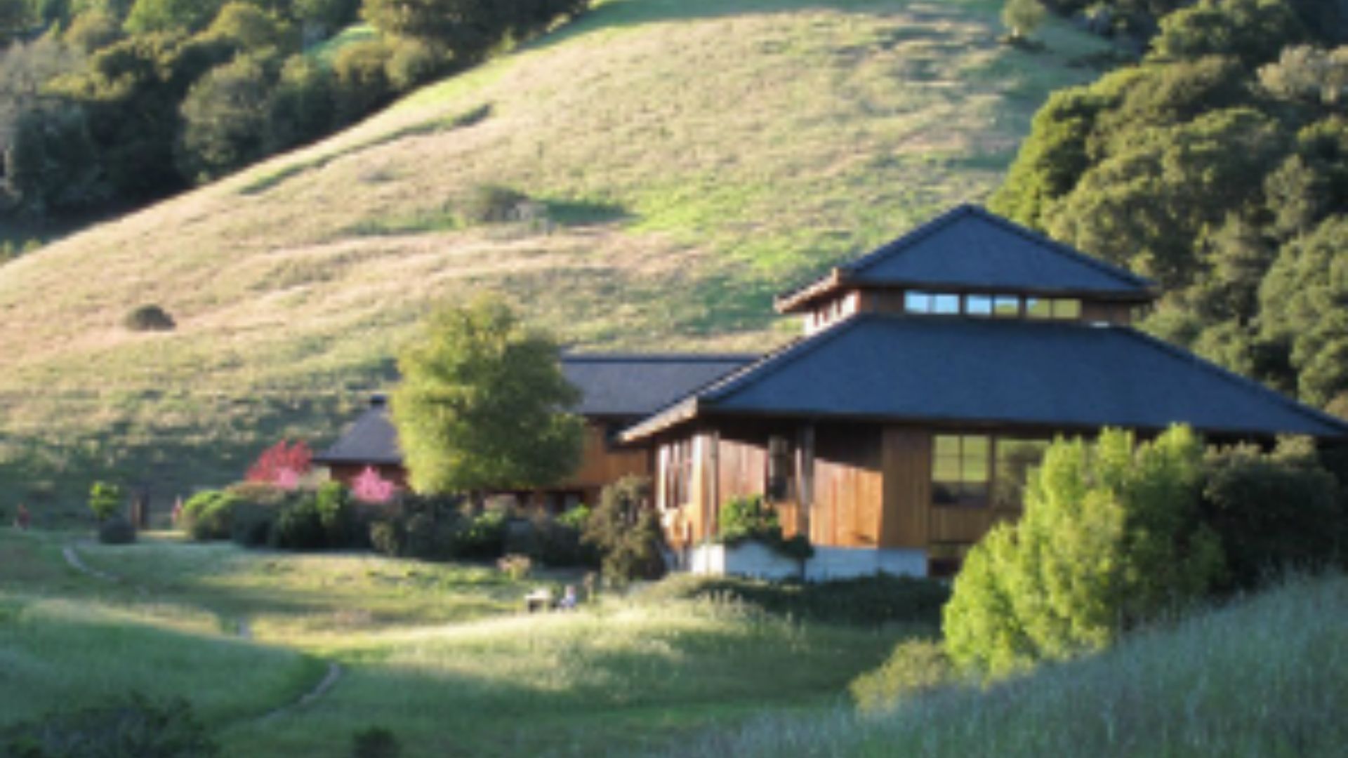 File:Retreat Meditation Hall at Spirit Rock.jpg