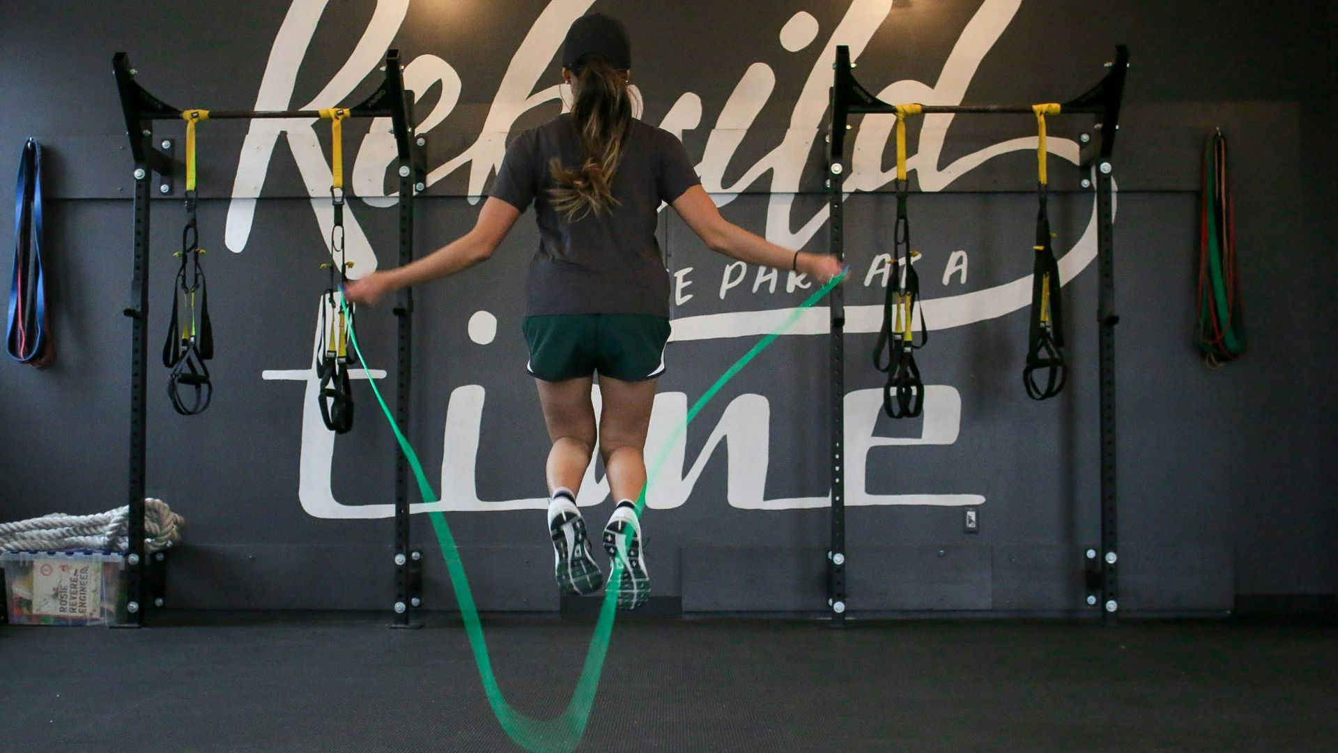 woman using jumping rope