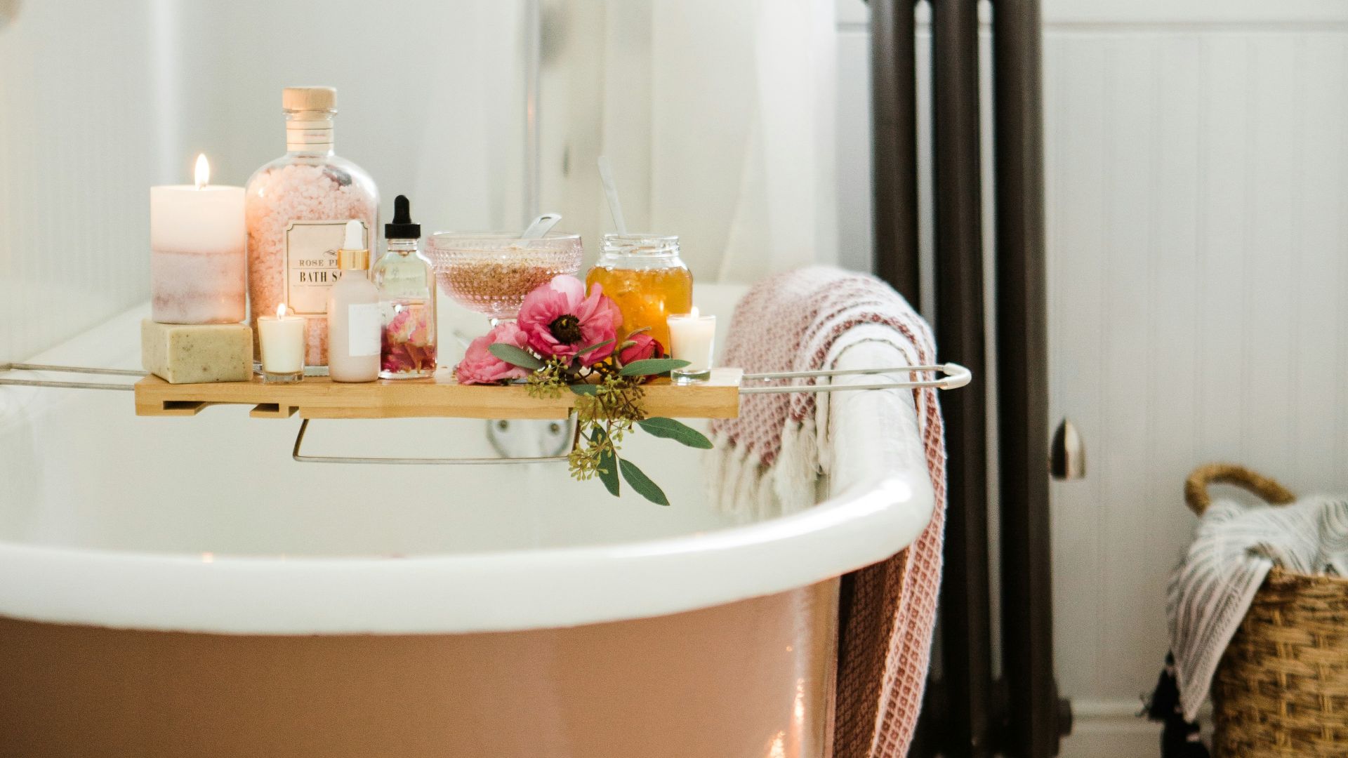white ceramic bathtub with water