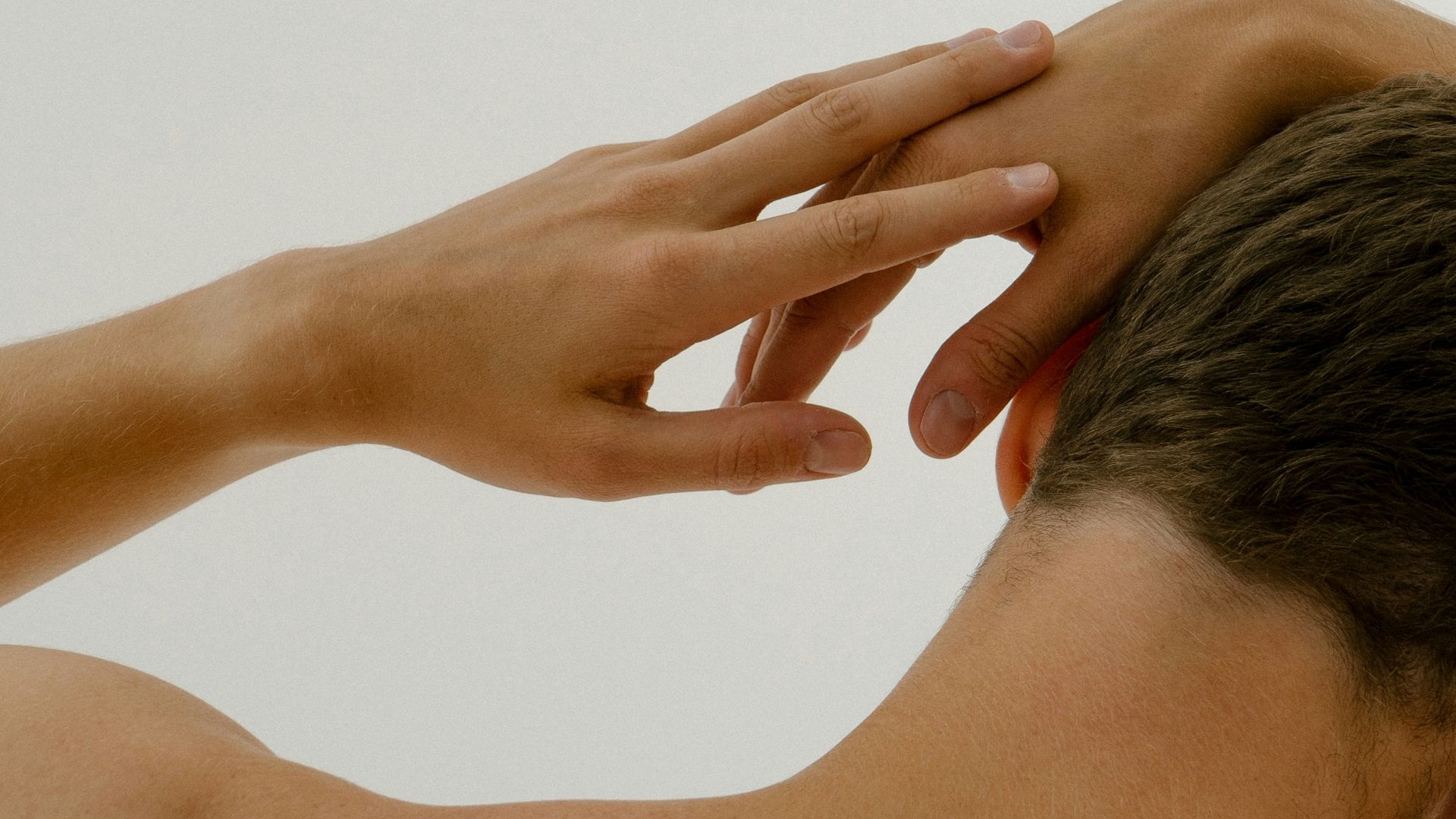 a person holding the hand up