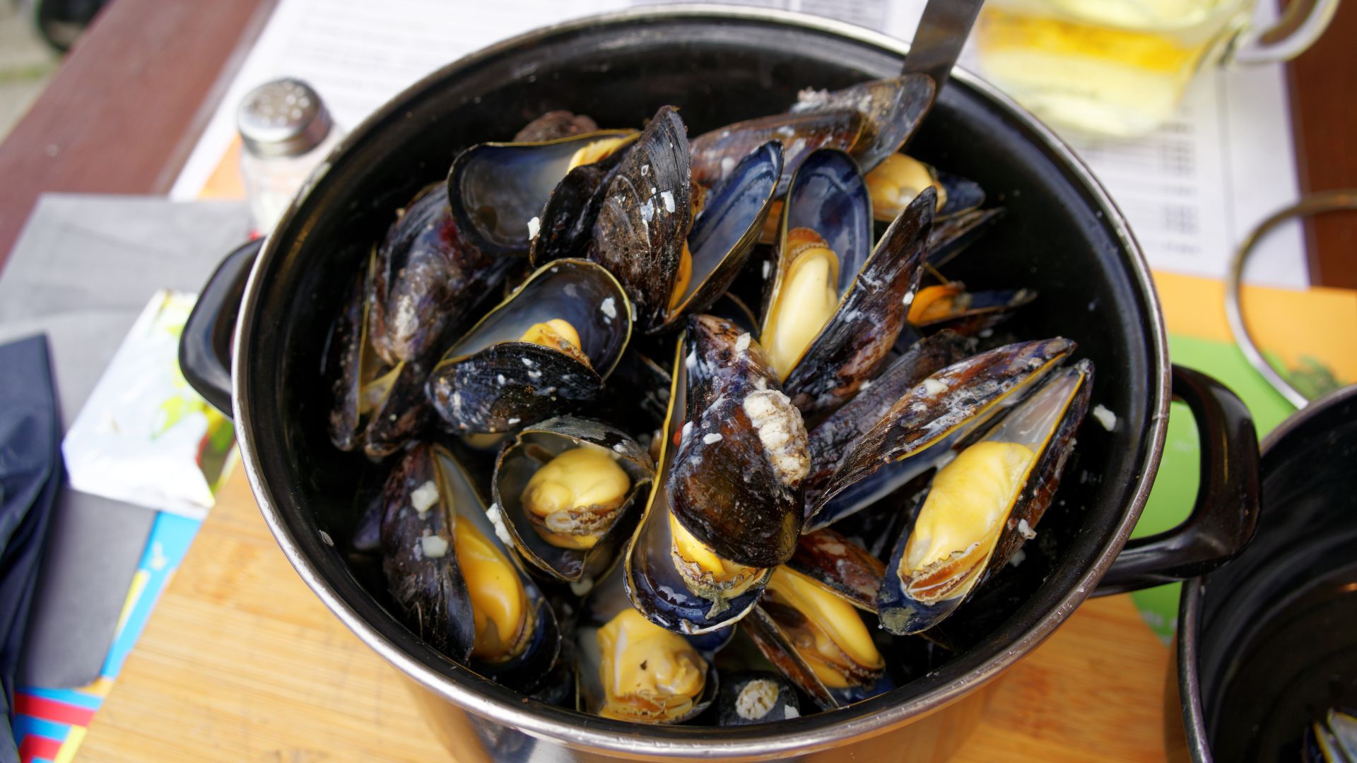 File:Mussels Bruxelles les Bains 2016.jpg