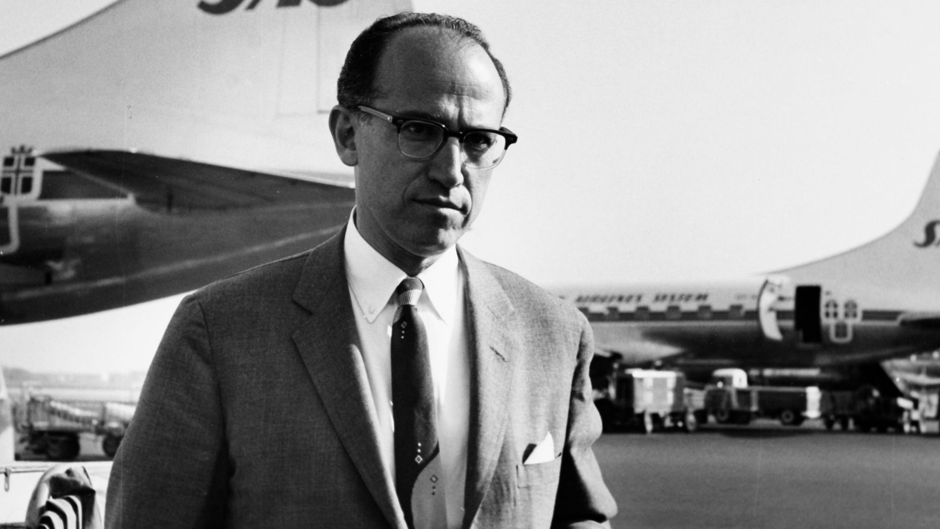 File:Dr Jonas Edward Salk, creator of Salk polio vaccine, at Copenhagen Airport.jpg