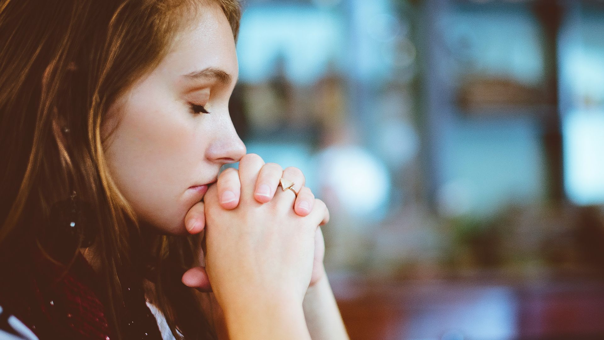 woman praying