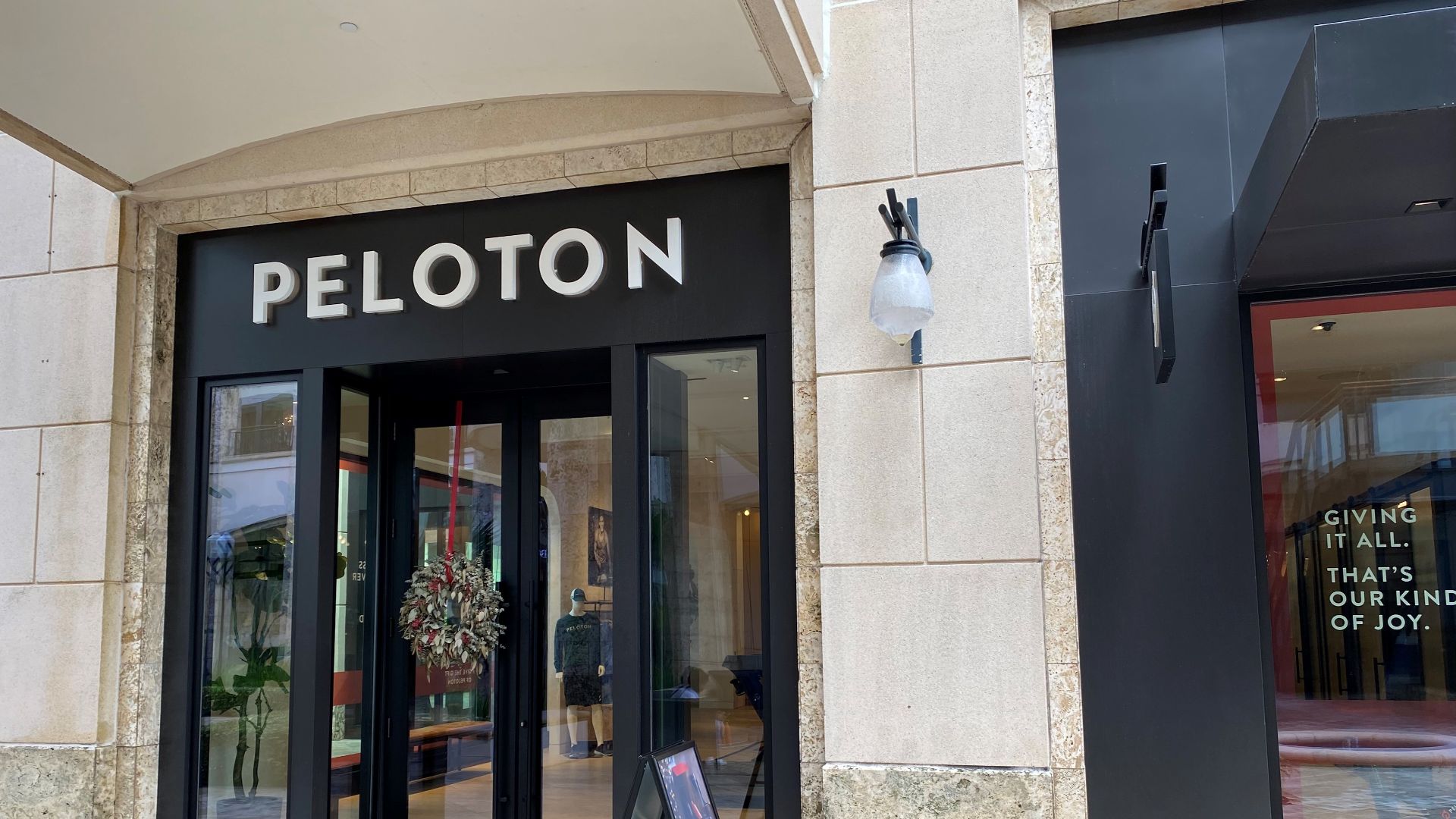 File:Peloton Store at Merrick Park.jpg