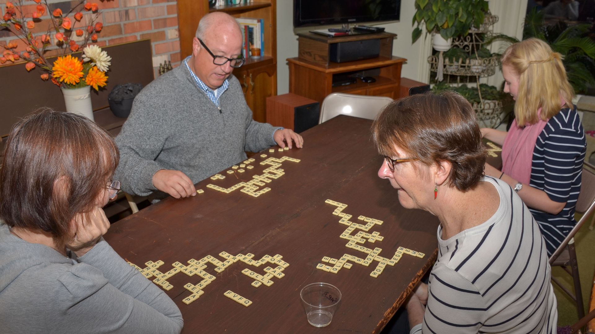 File:Bananagrams players.jpg