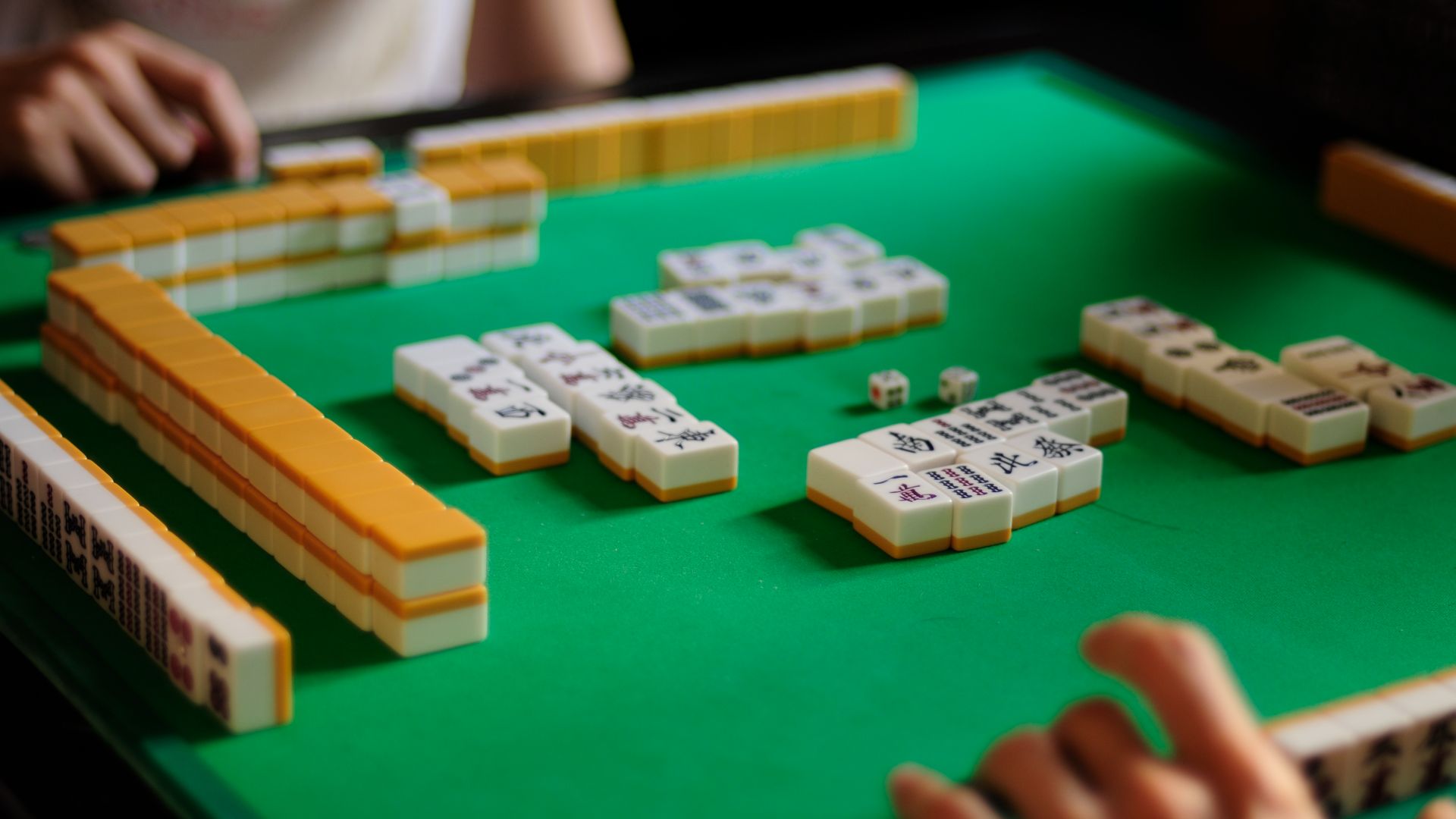 File:Mahjong game.jpg