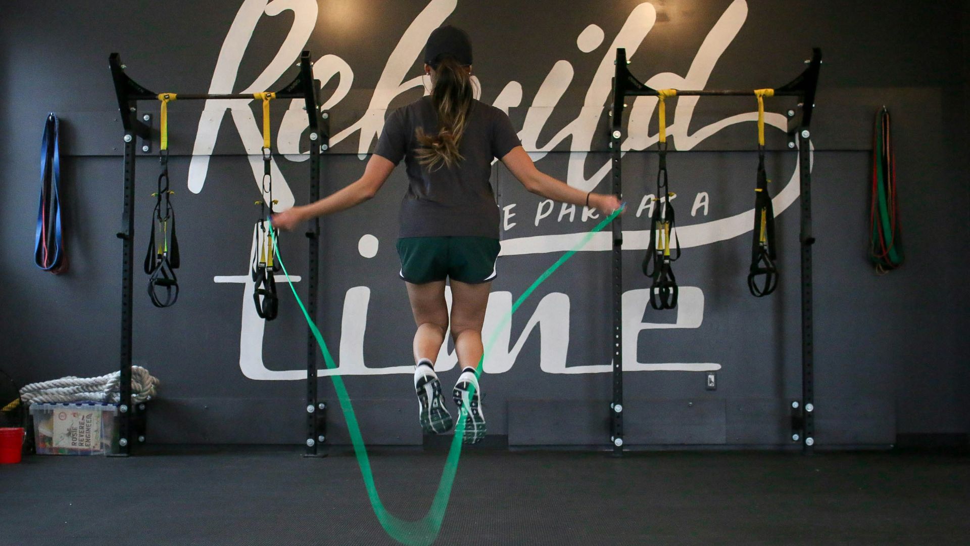 woman using jumping rope