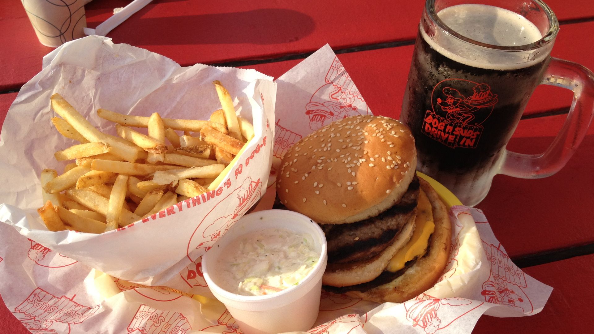 File:Dog N Suds Drive In Fast Food Meal.jpg