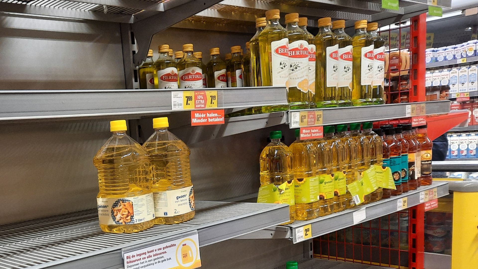 File:Olieschap in de supermarkt leeg.jpg