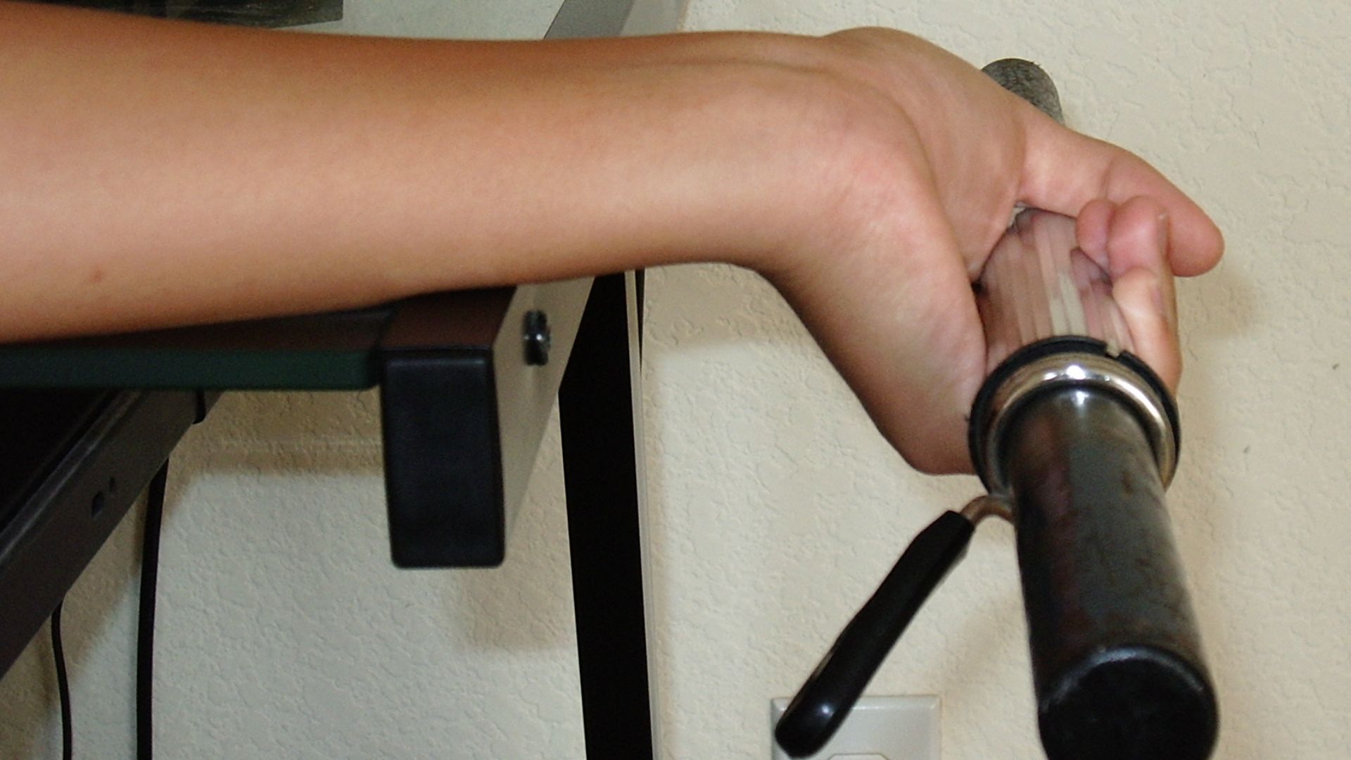 File:Wrist curls.jpg